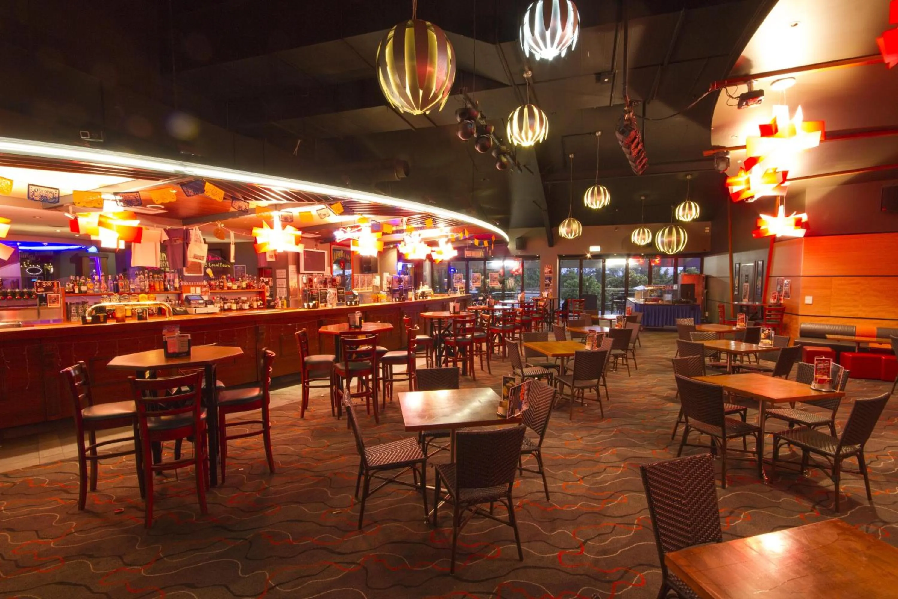 Lounge or bar in Calamvale Hotel Suites and Conference Centre