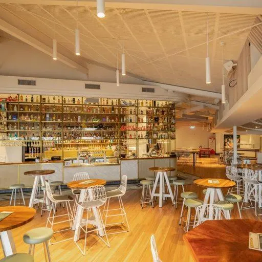 Restaurant/places to eat in Calamvale Hotel Suites and Conference Centre