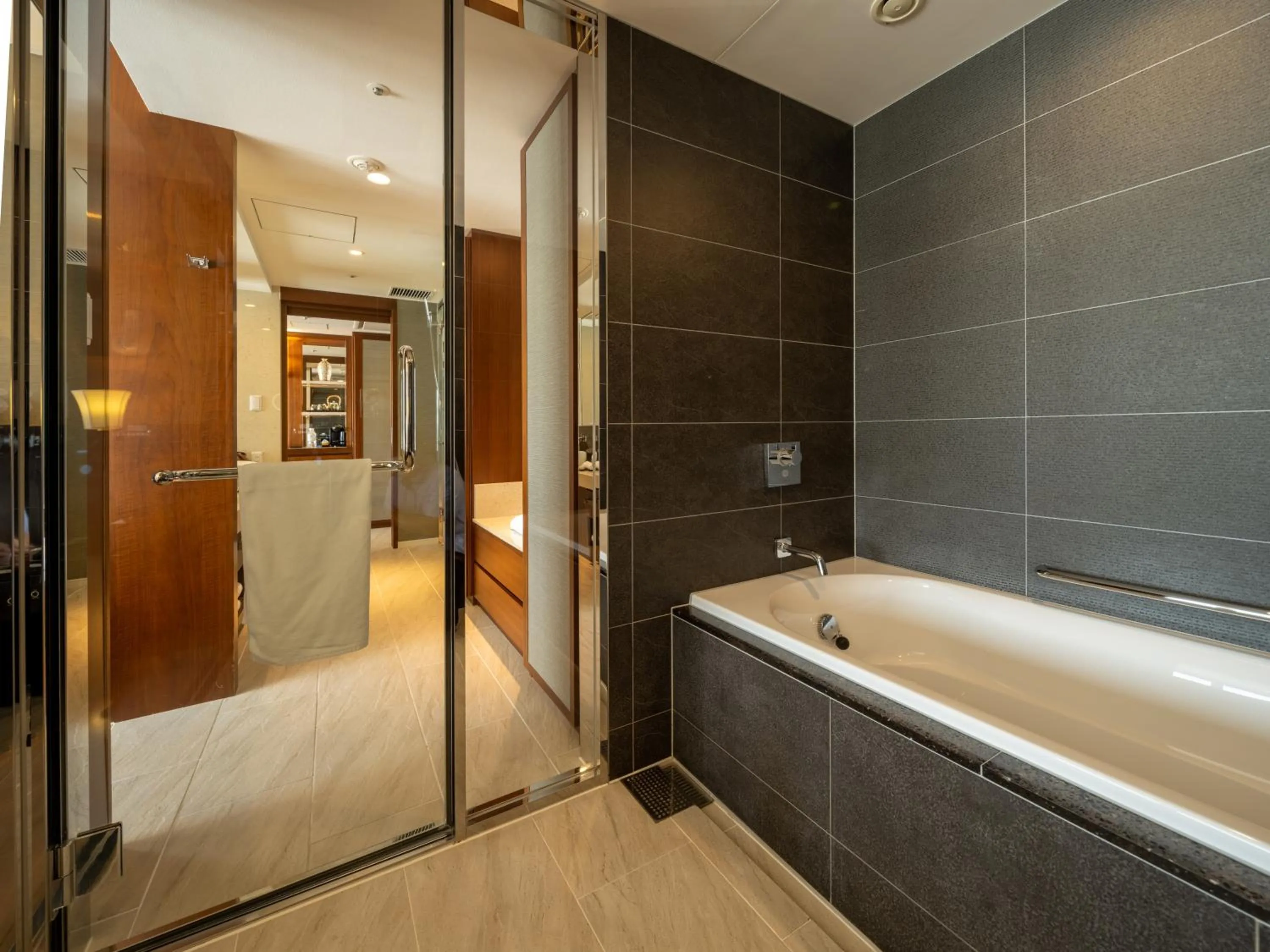 Shower in Hyatt Regency Naha, Okinawa