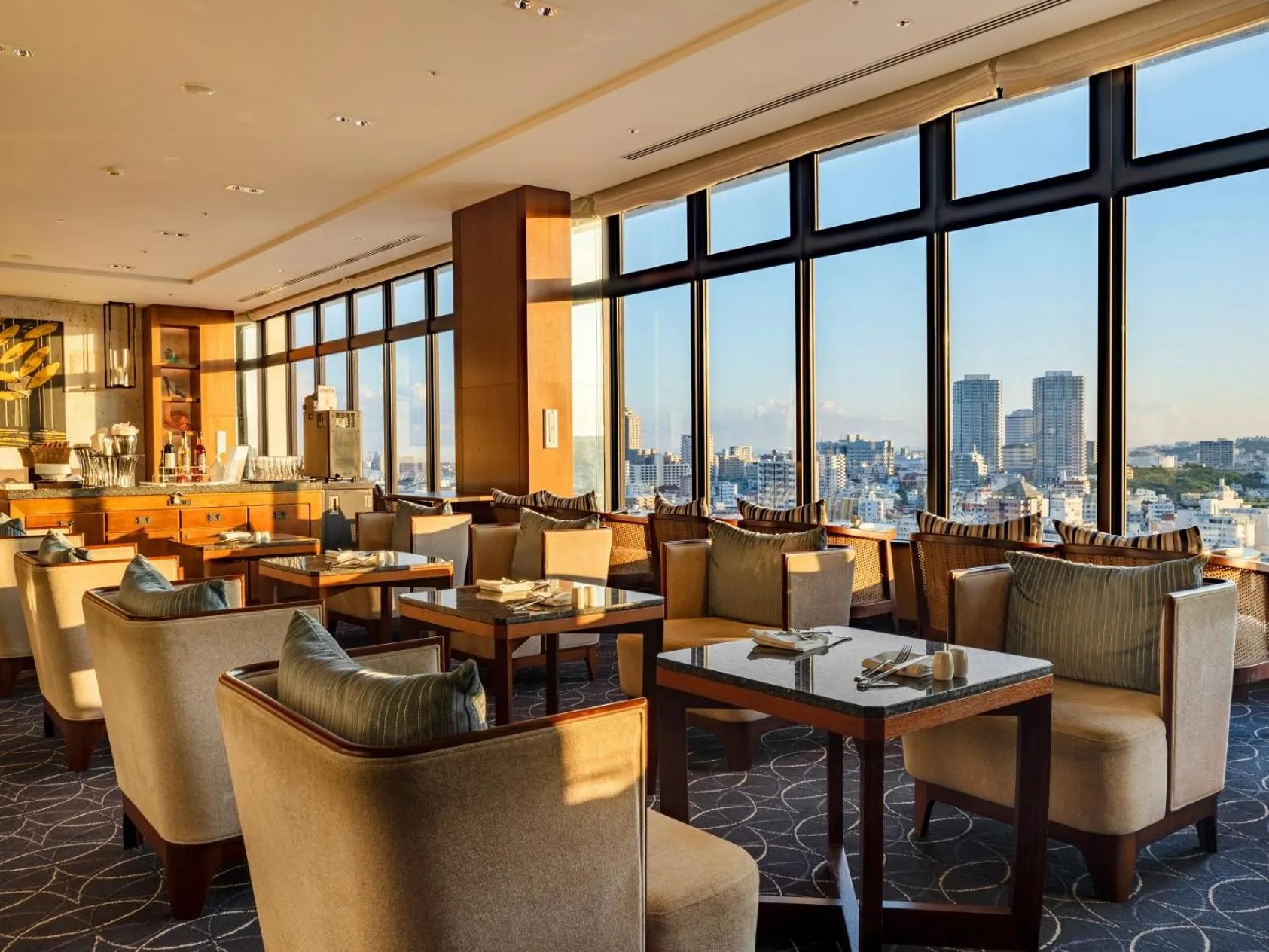 Lounge or bar in Hyatt Regency Naha, Okinawa