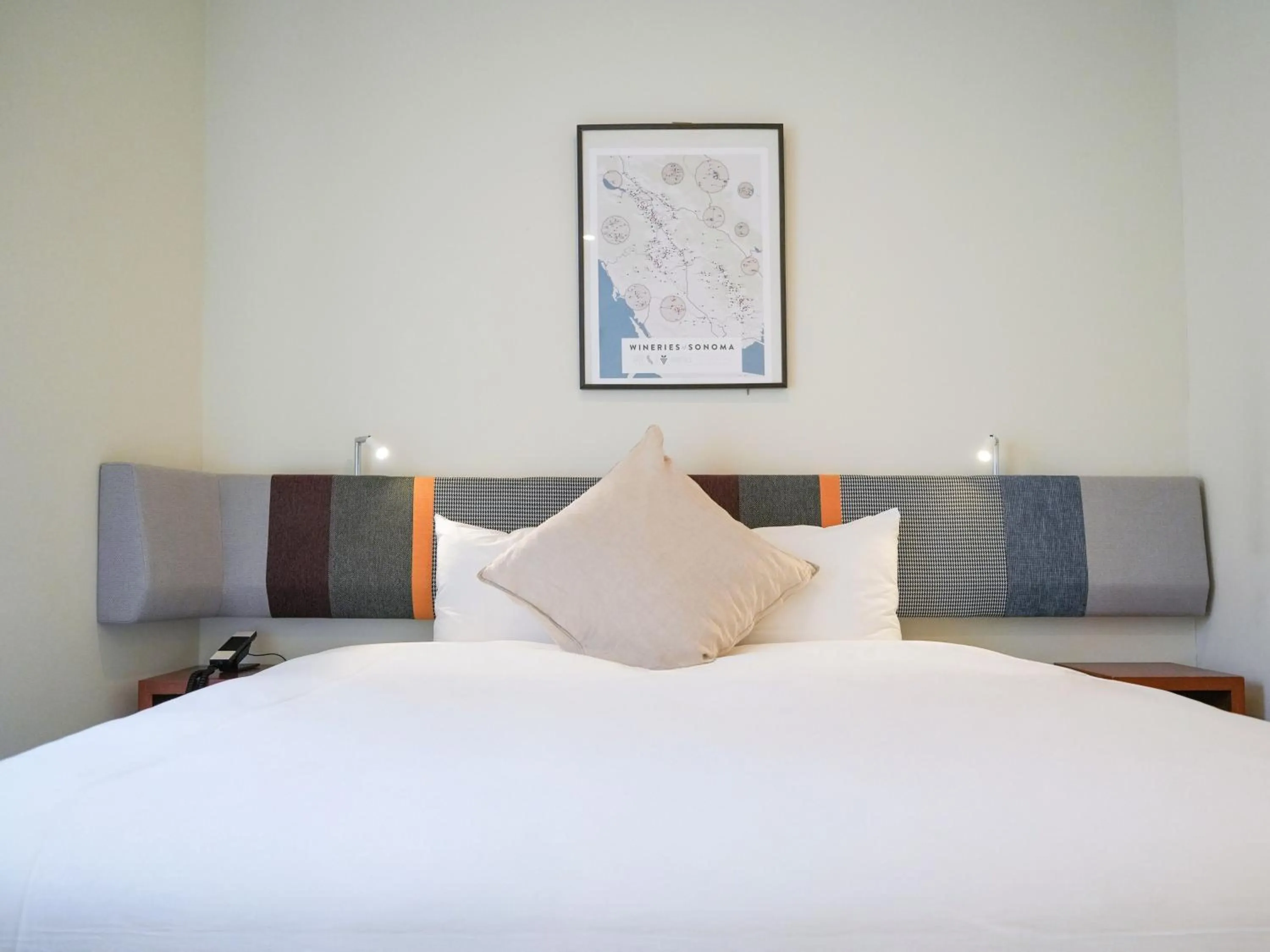 Bedroom, Bed in Rembrandt Style Yokohama Sakuragicho