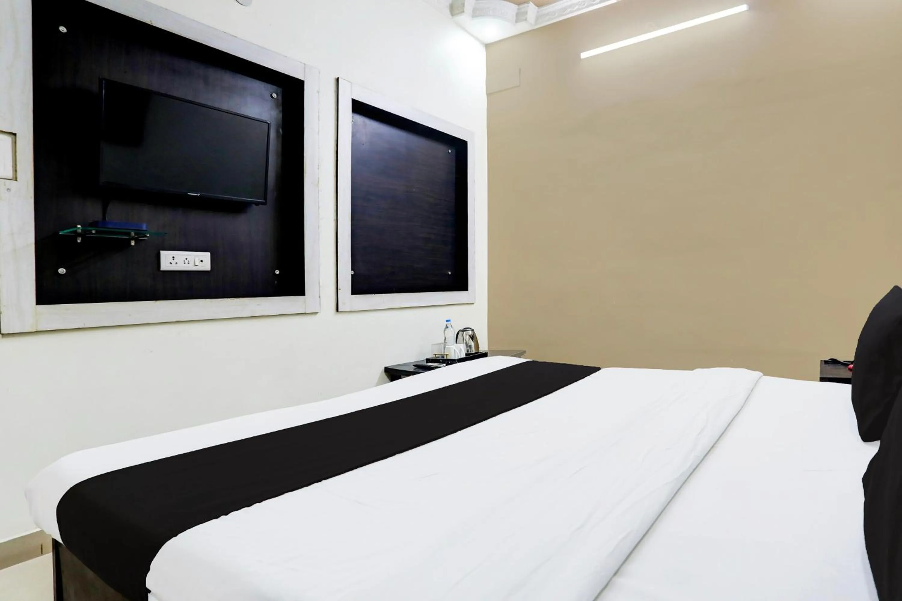 Bedroom in HOTEL O ORVIN INN