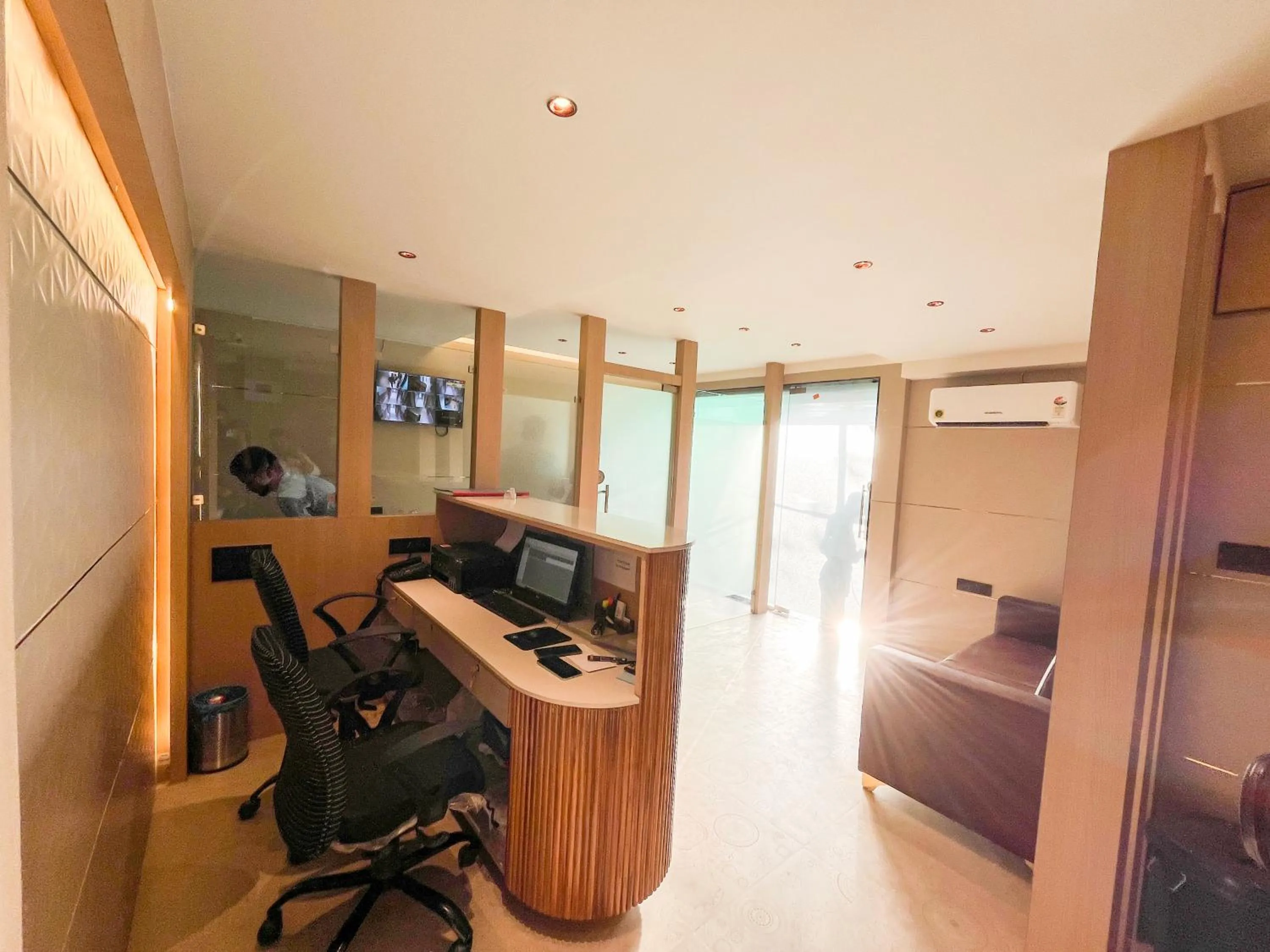 Lobby or reception in Bandra Stays