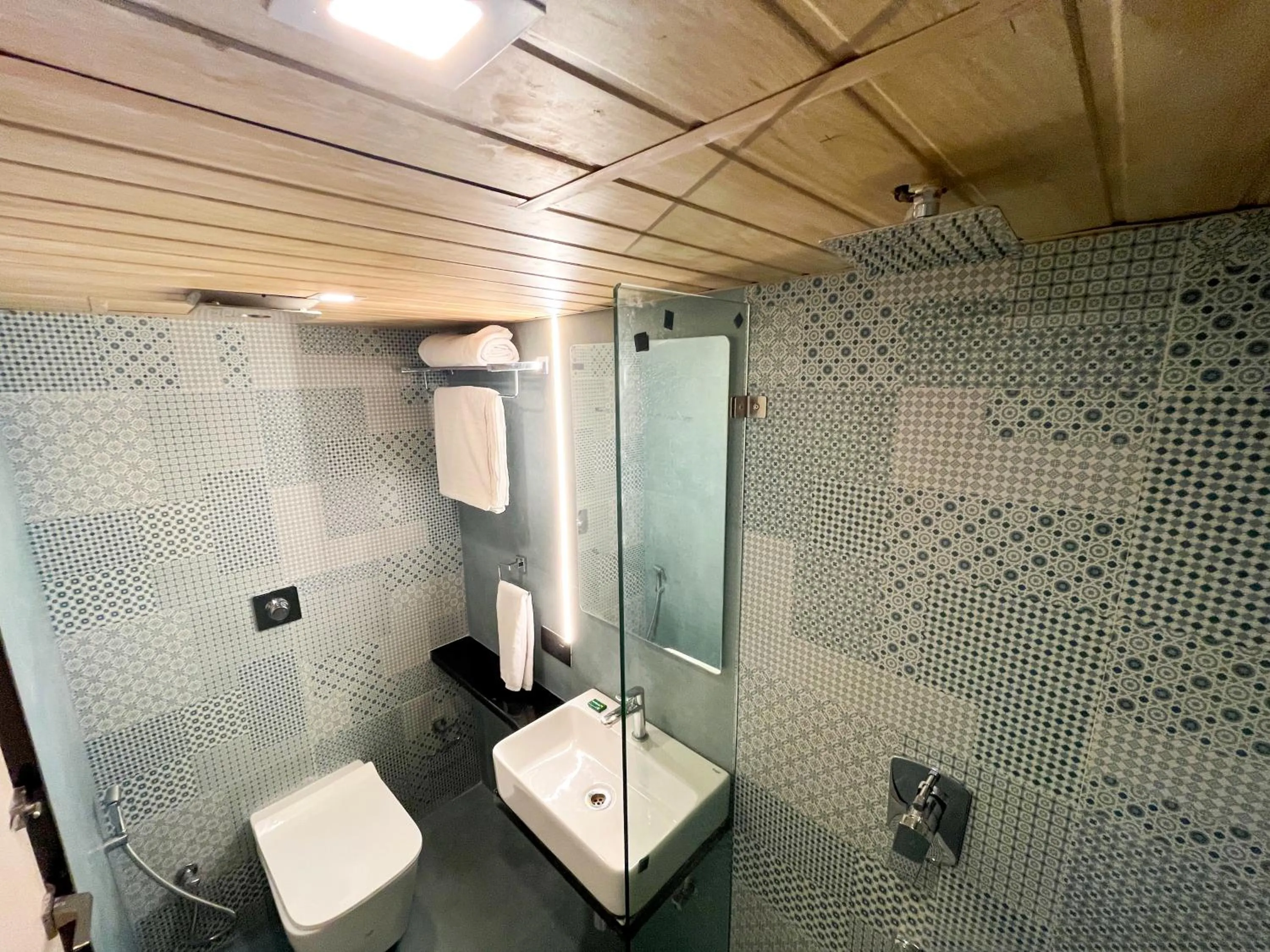 Shower in Bandra Stays