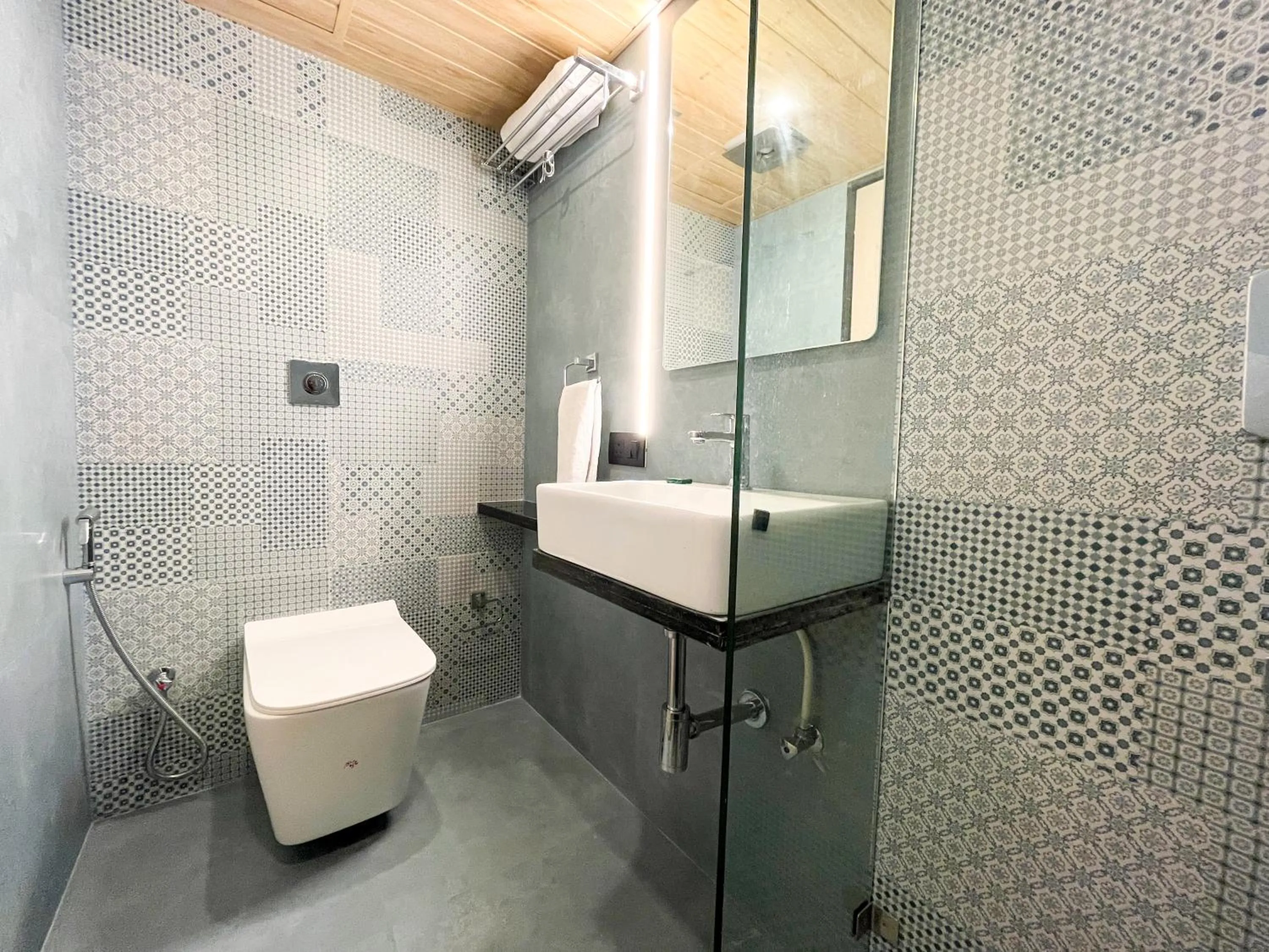 Toilet in Bandra Stays