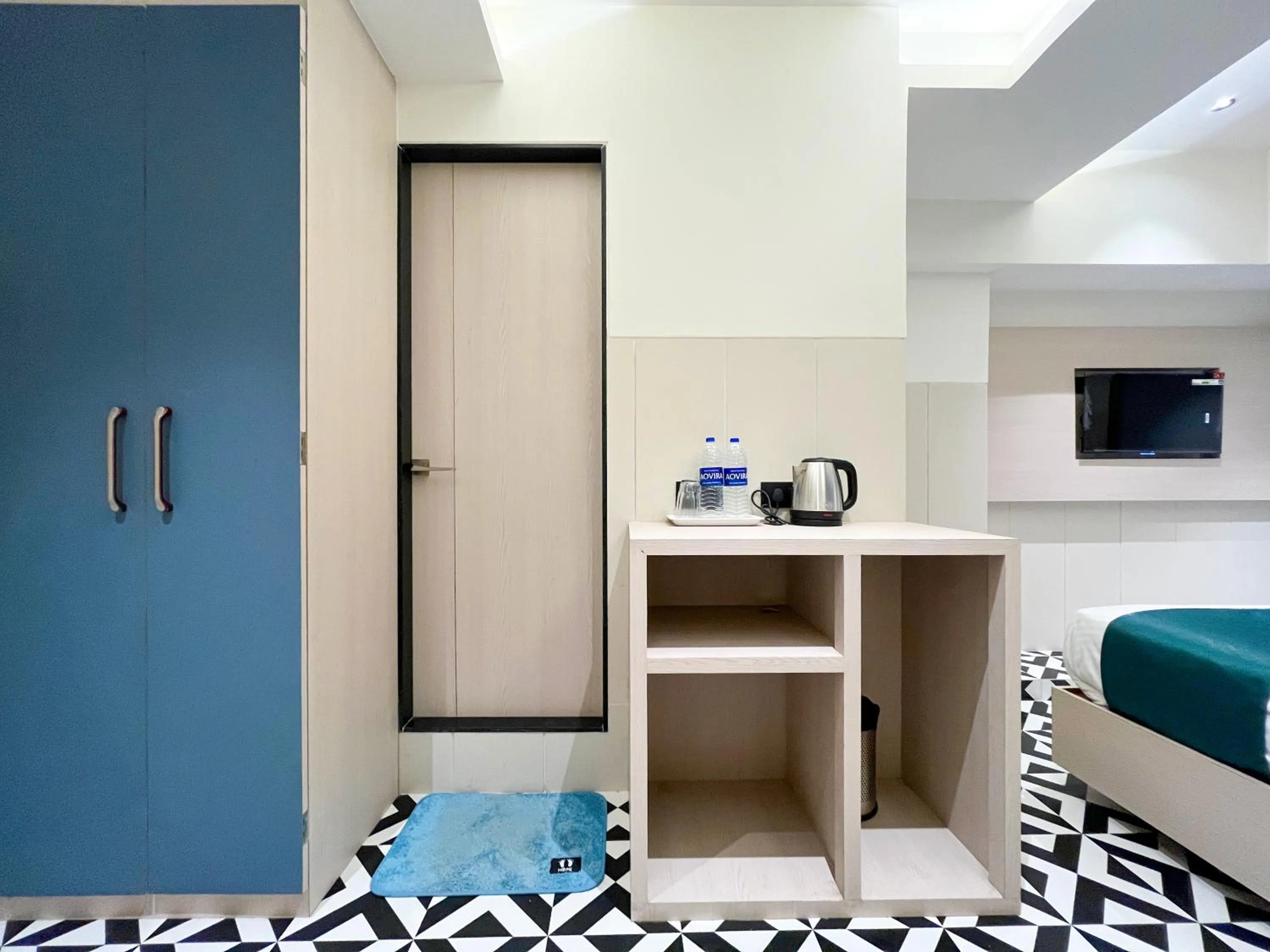 TV and multimedia, Bed in Bandra Stays