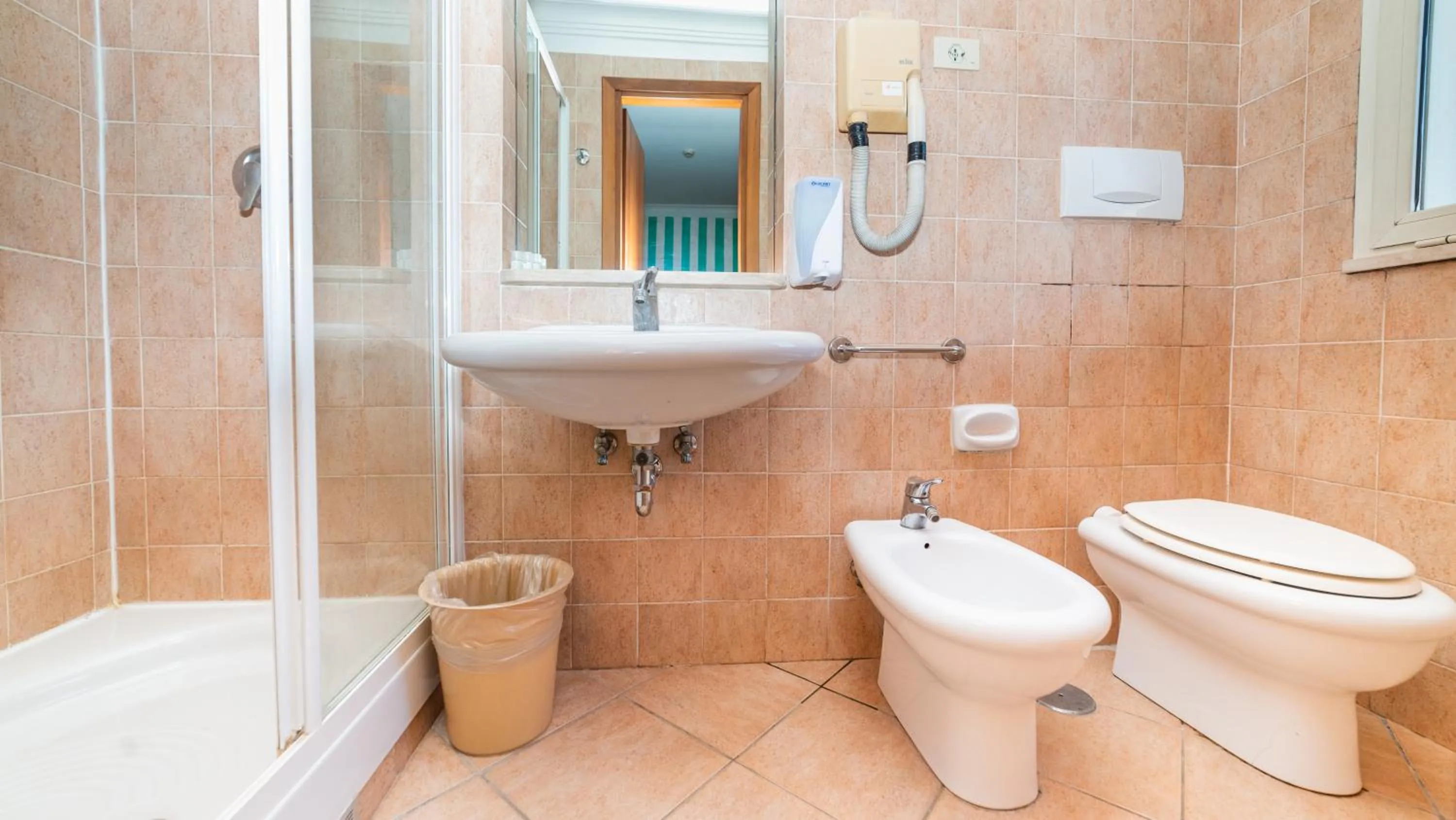 Toilet in Hotel Center 3