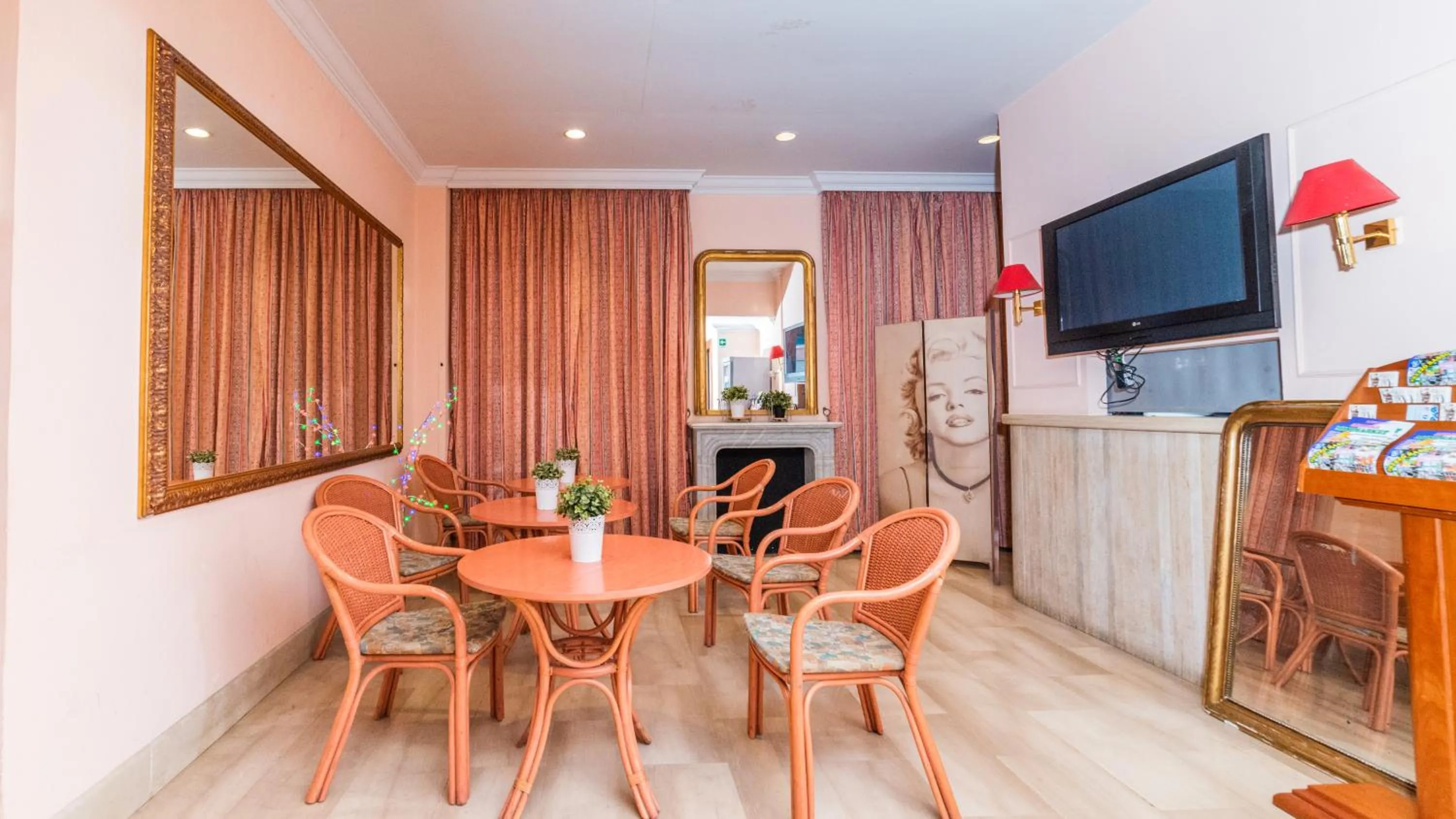 Living room in Hotel Center 3