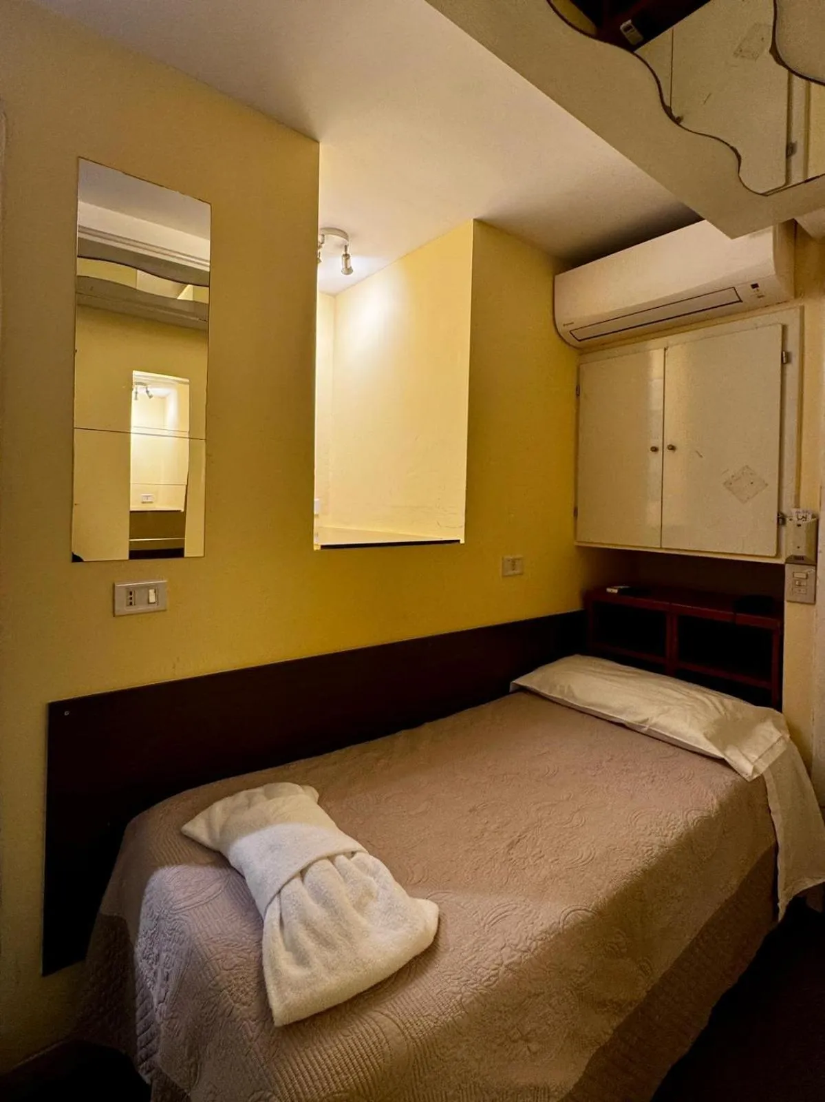 Bed in Hotel Center 3