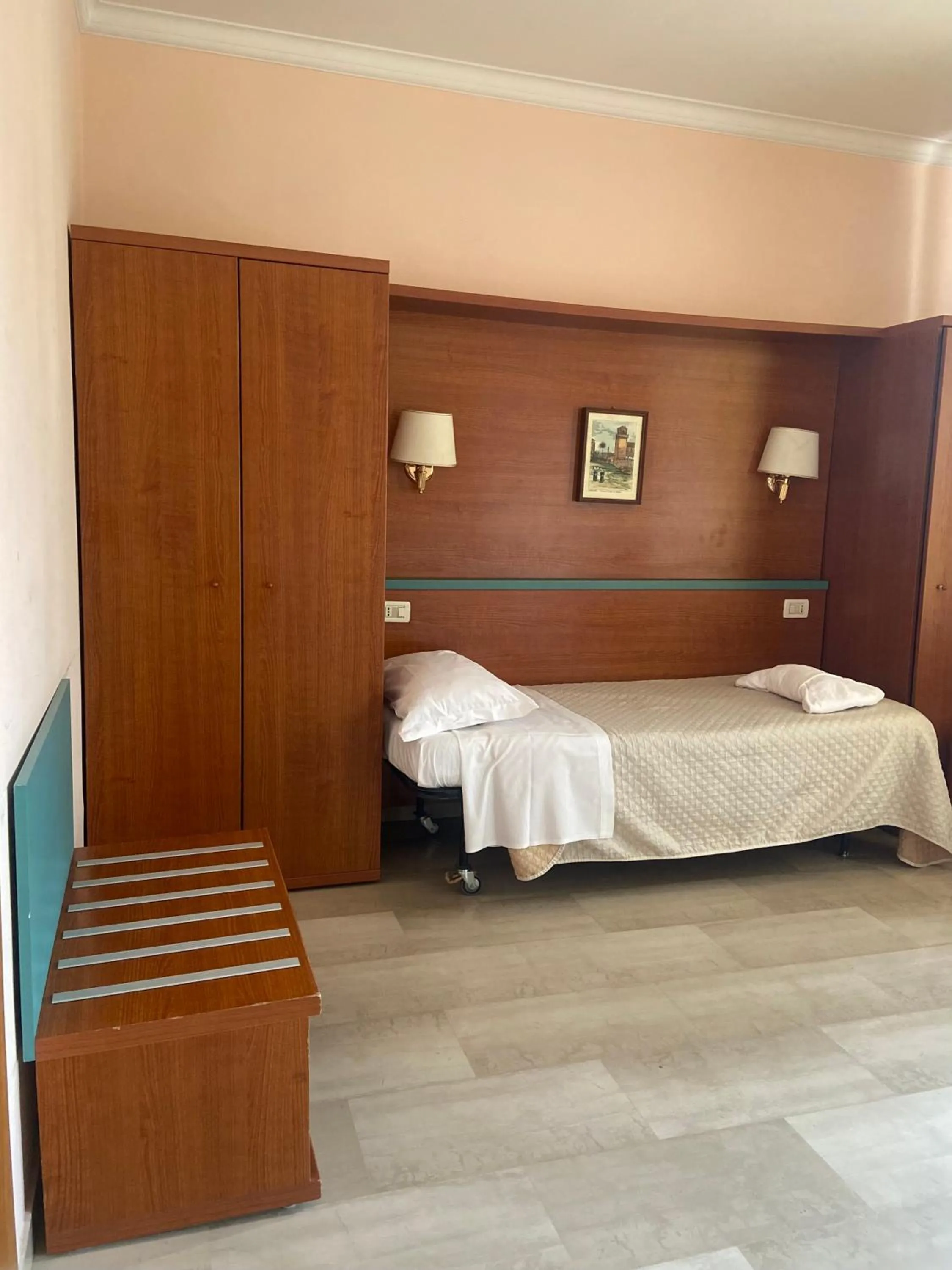 Bed in Hotel Center 3