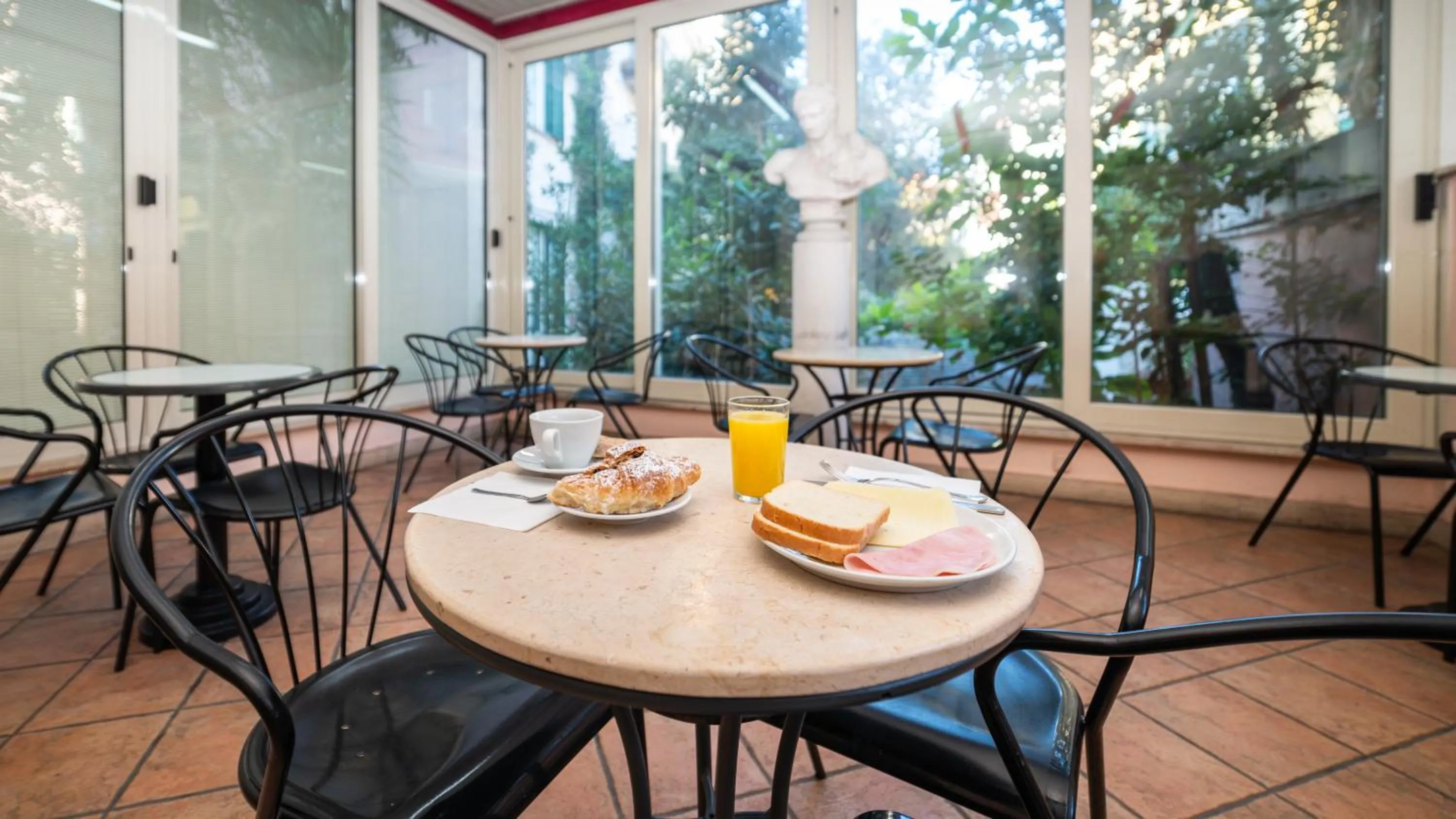 Breakfast in Hotel Center 3