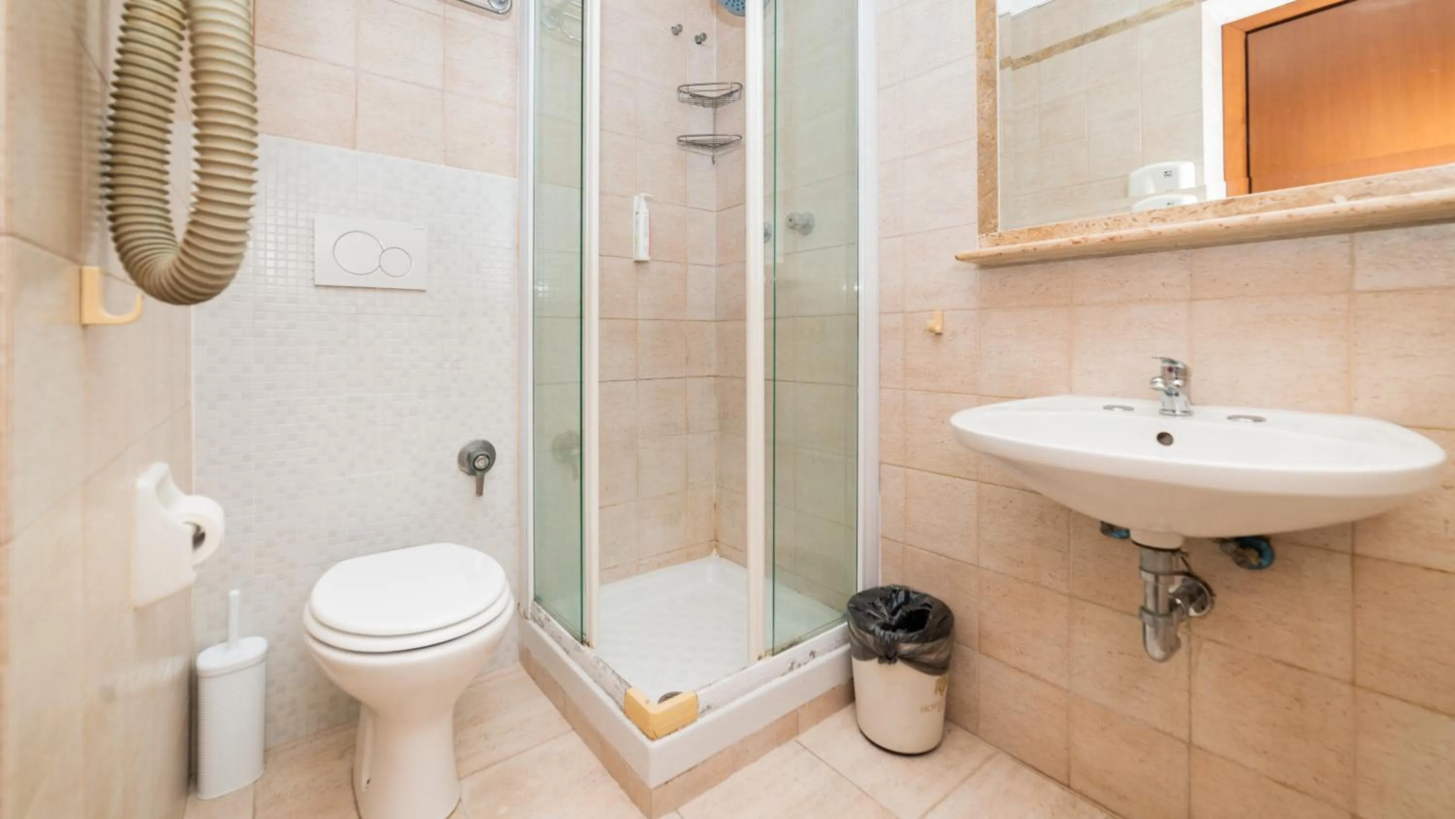 Bathroom in Hotel Center 3