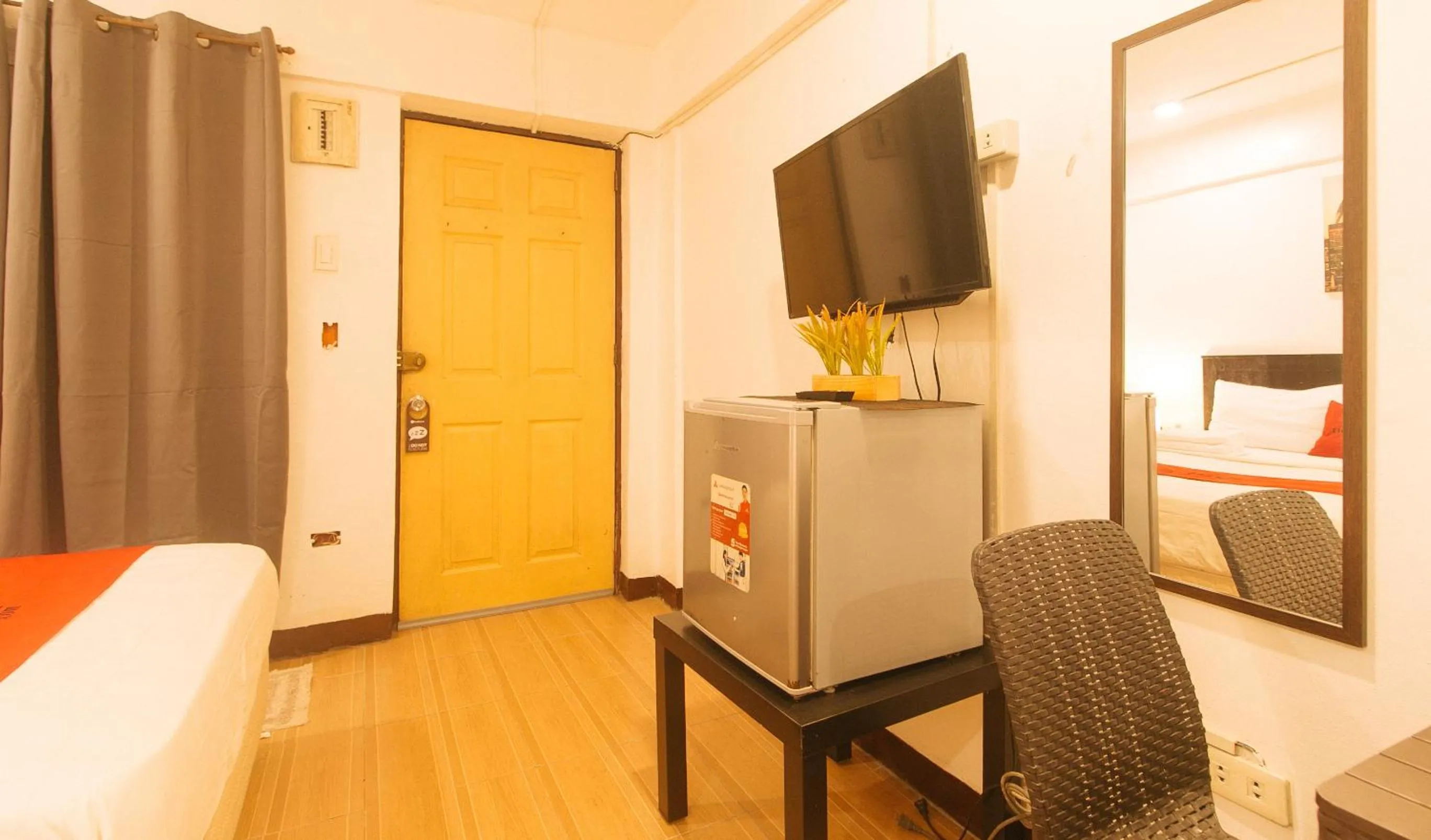 TV and multimedia, Bed in RedDoorz at City Stay Inns Marilao