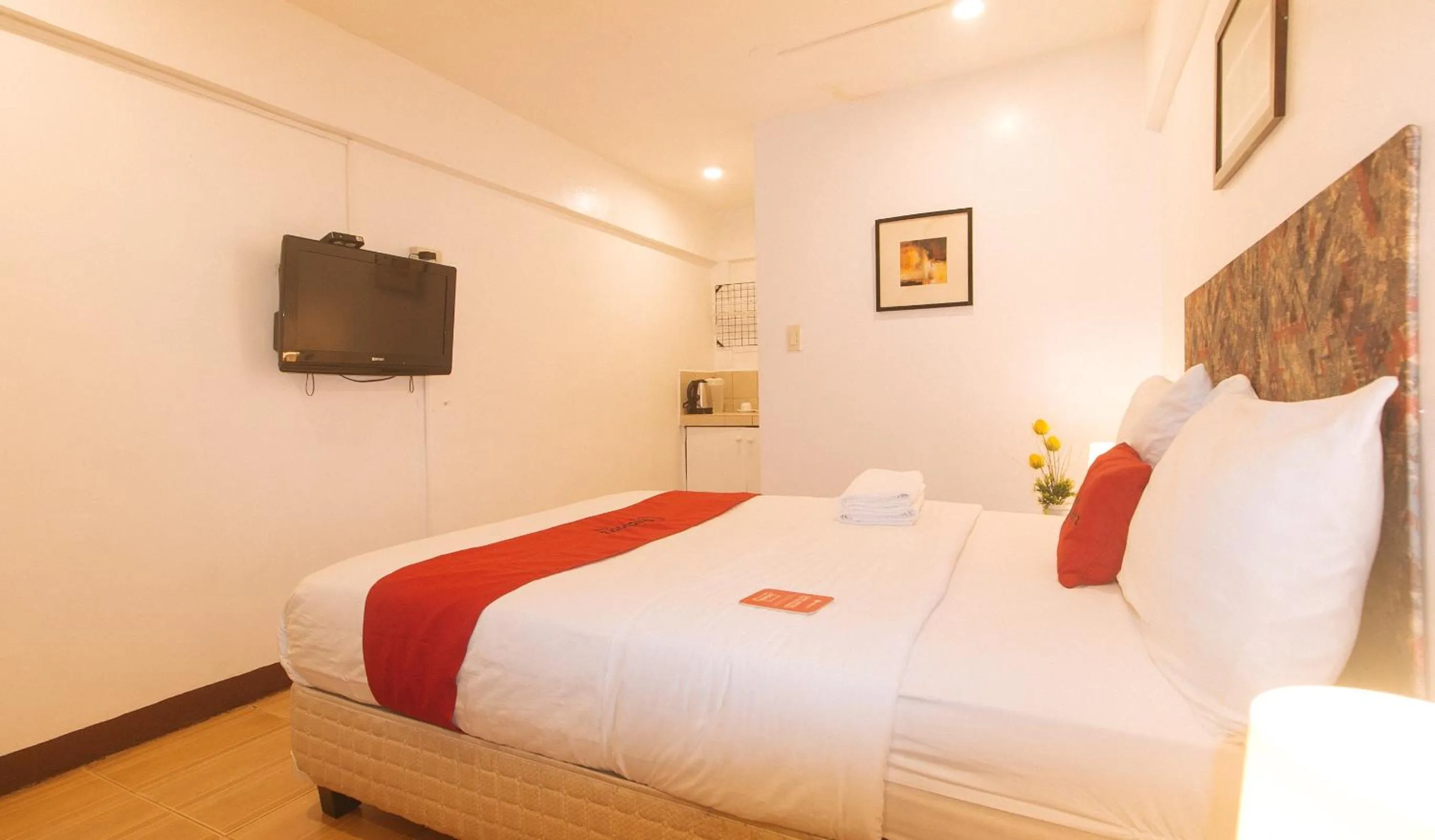 Photo of the whole room, Bed in RedDoorz at City Stay Inns Marilao