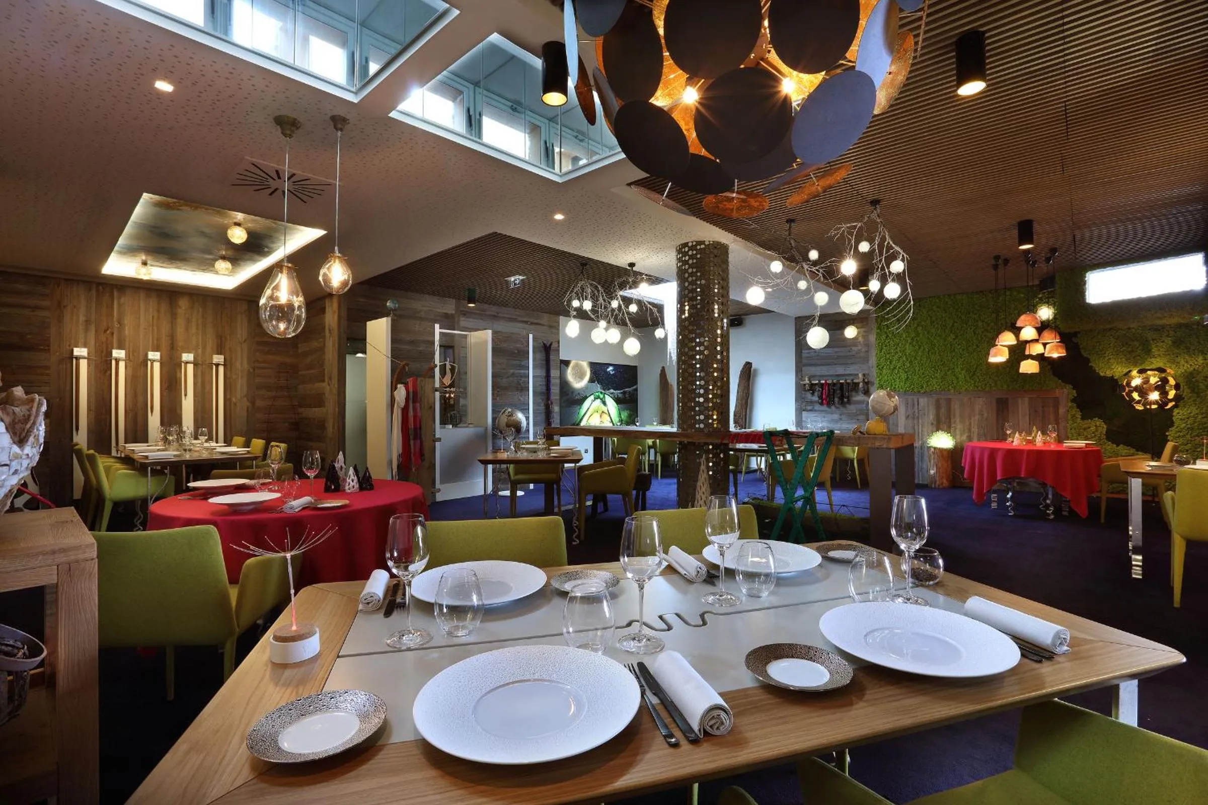 Restaurant/places to eat in Hotel Pashmina Le Refuge