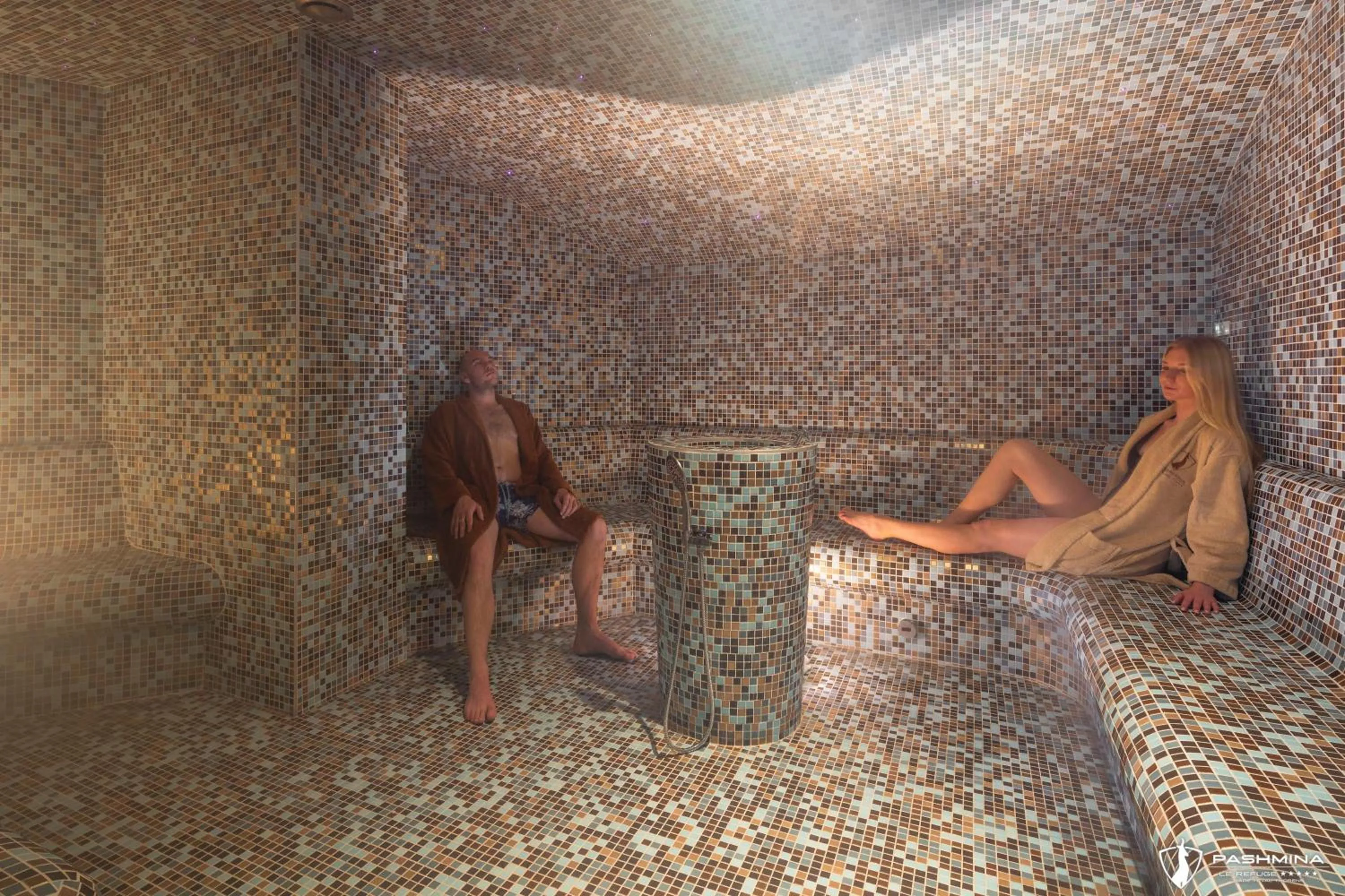 People in Hotel Pashmina Le Refuge