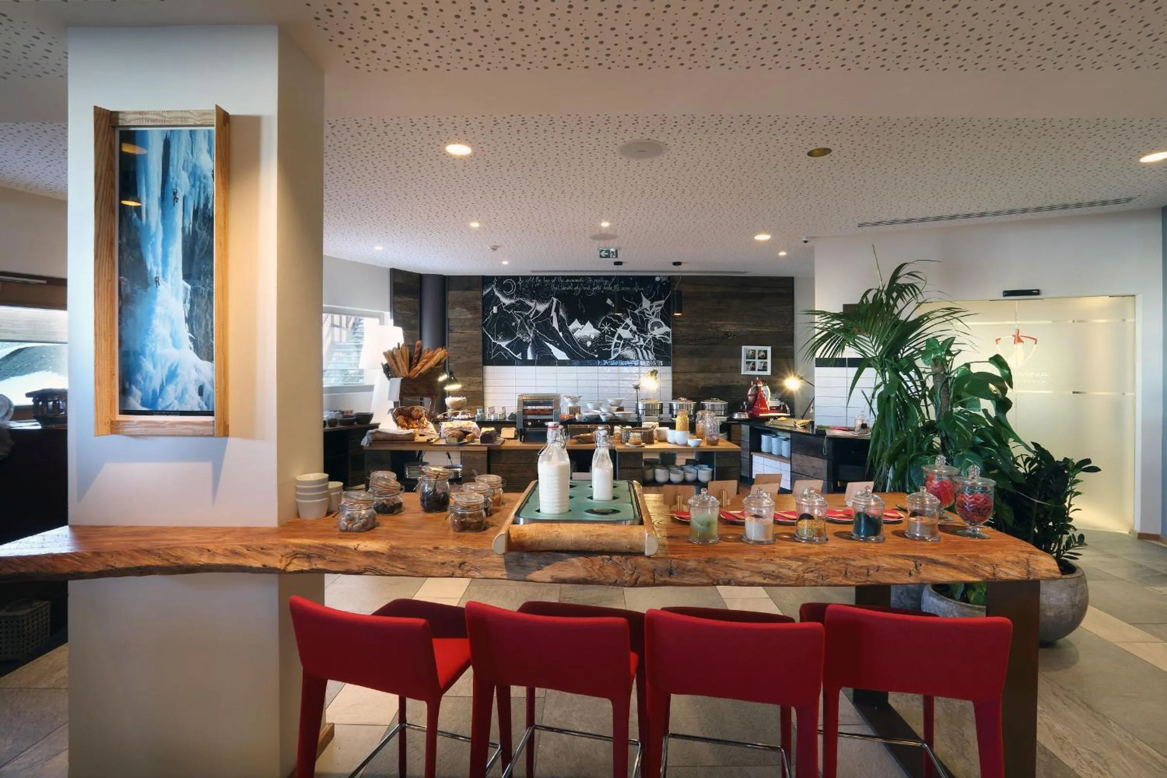 Restaurant/places to eat in Hotel Pashmina Le Refuge