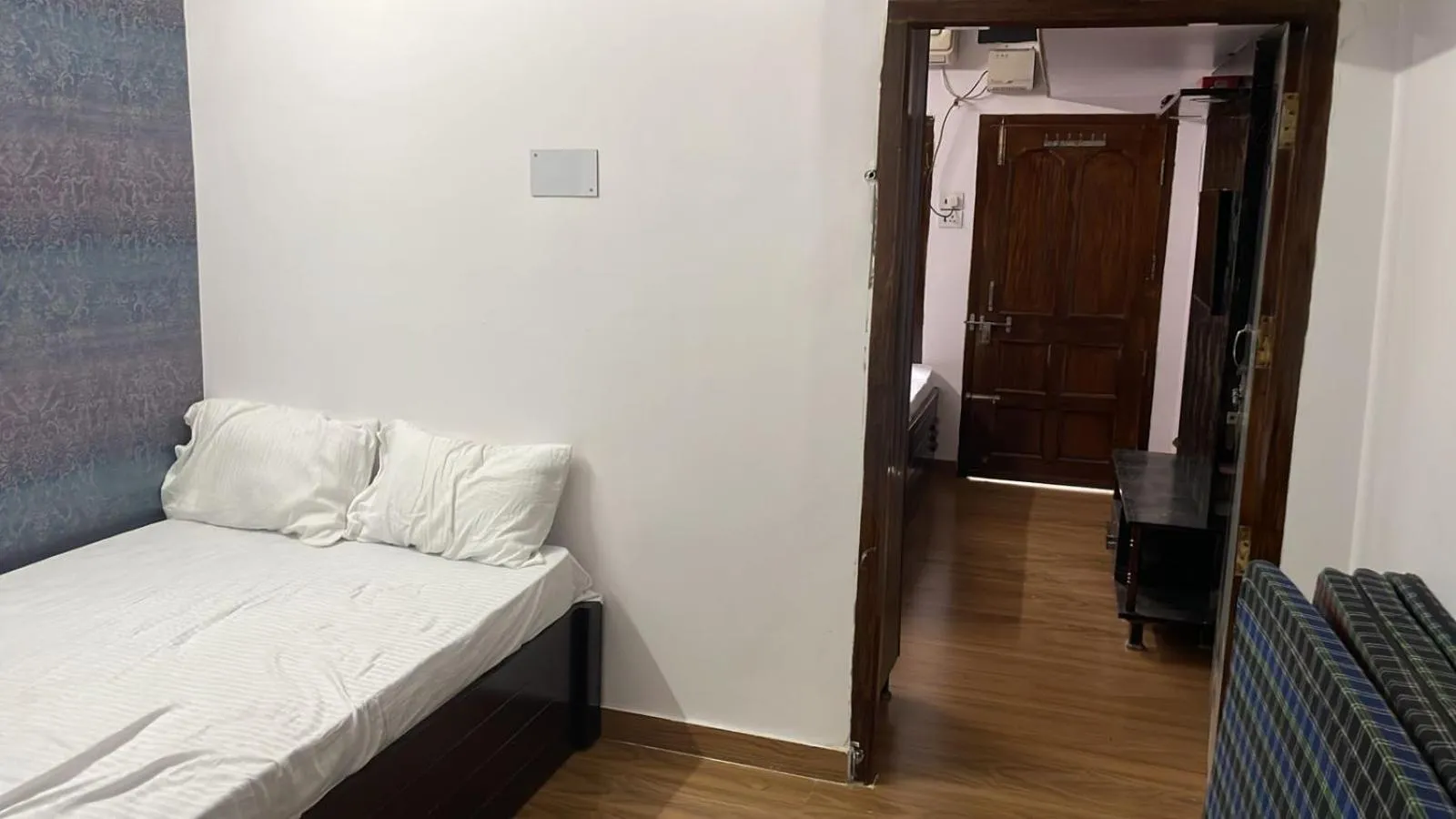 Bedroom, Bed in Kashi Ganga Guest House