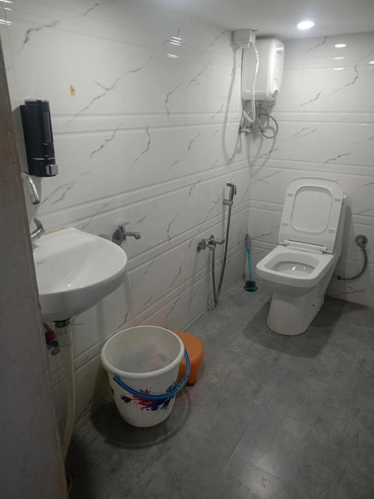 Toilet in Kashi Ganga Guest House