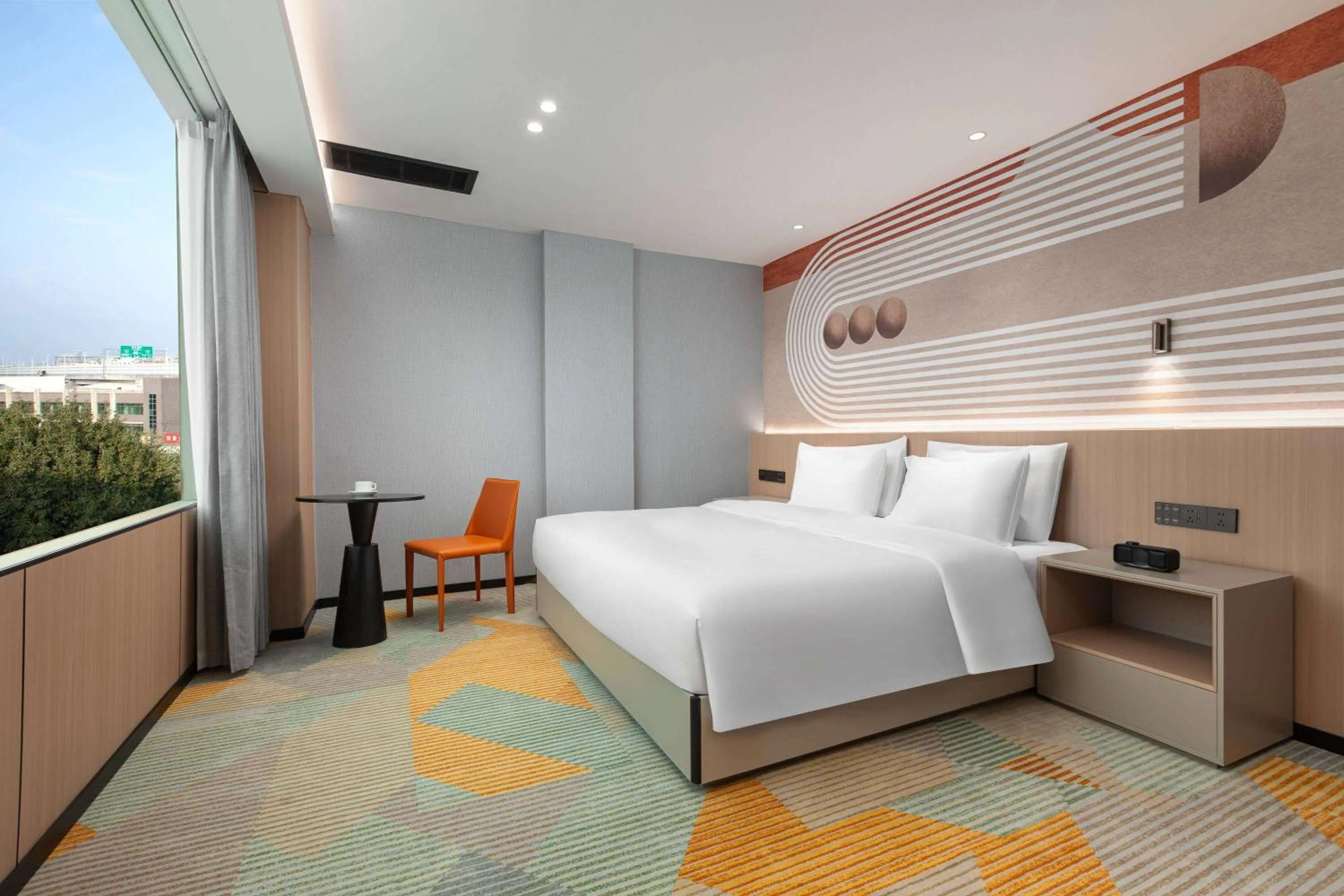 Photo of the whole room, Bed in Hawthorn by Wyndham Guangzhou Baiyun Airport