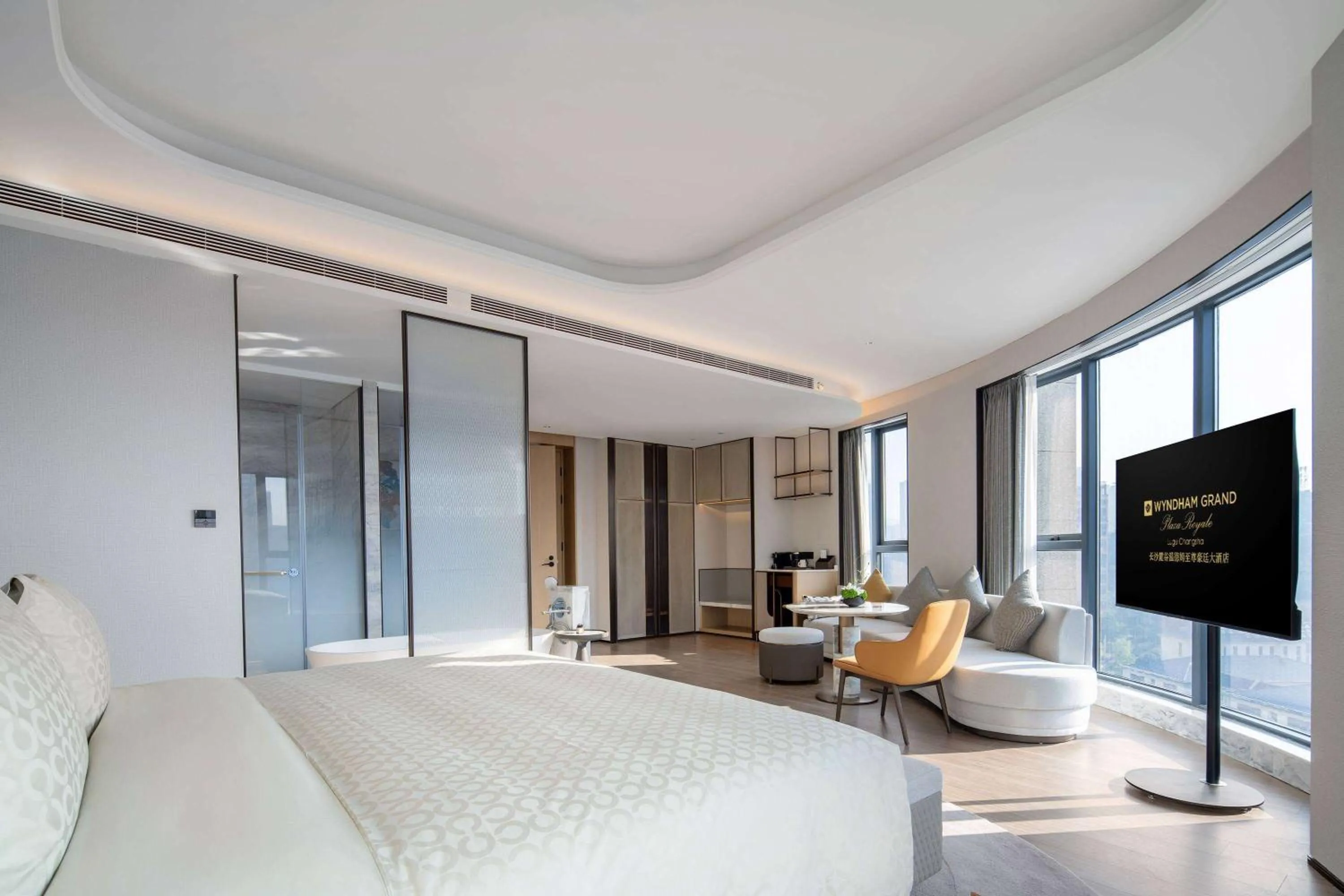 Photo of the whole room, Bed in Wyndham Grand Plaza Royale Lugu Changsha