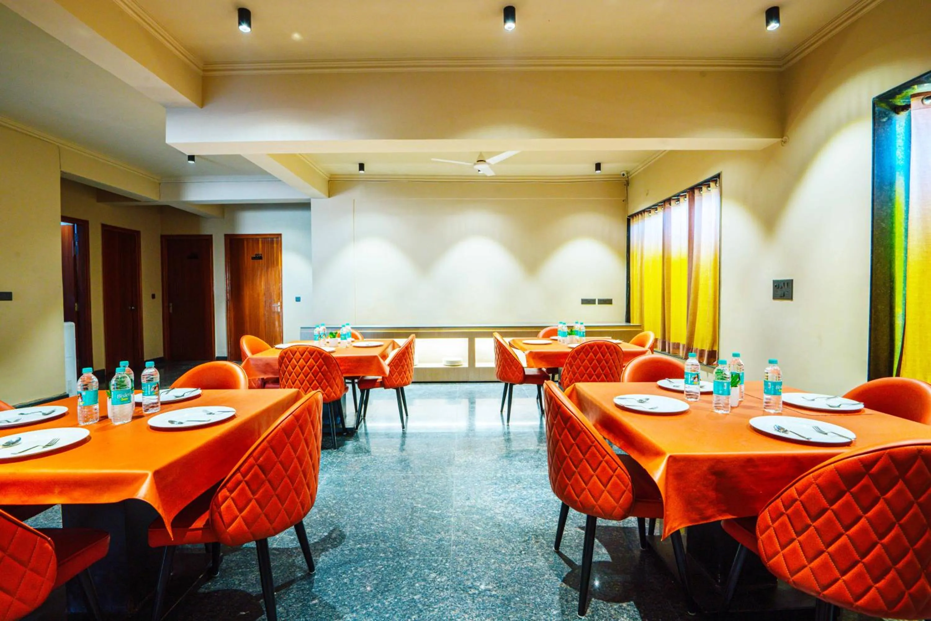 Restaurant/places to eat in Treebo Royal City