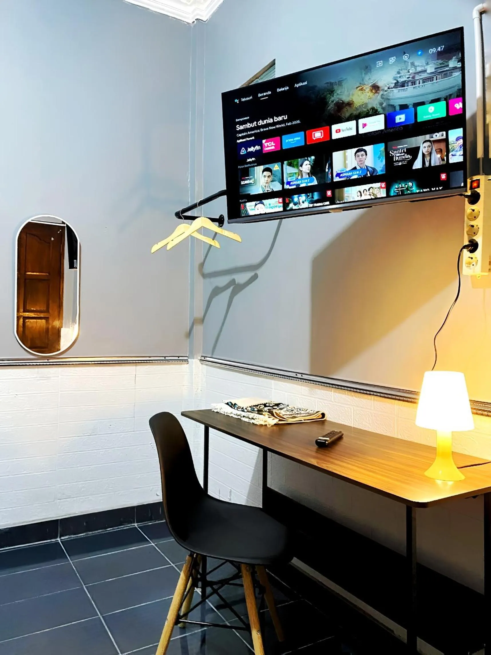 TV and multimedia in Jogja Day Inn