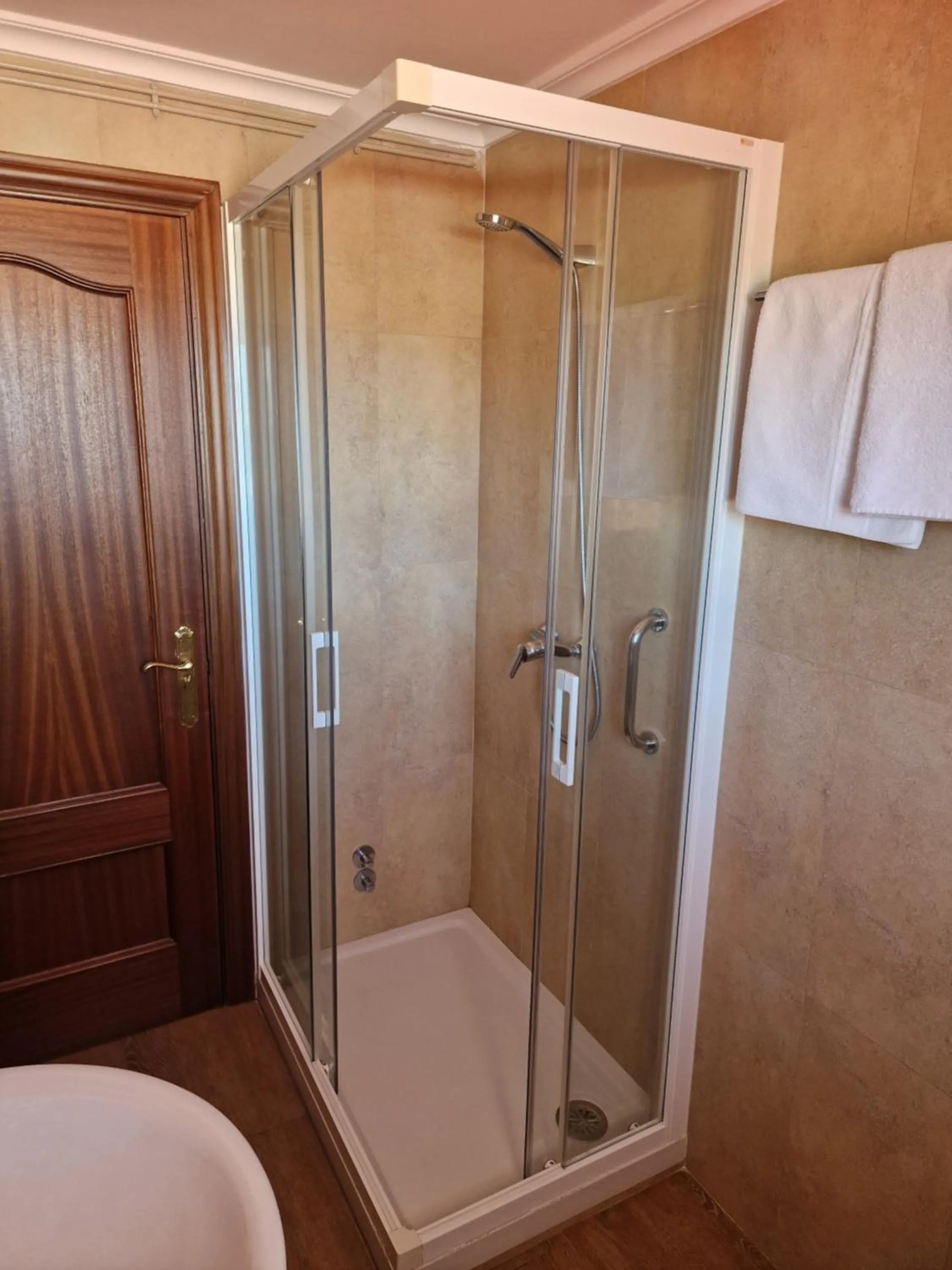 Shower in Hotel Costa de Ajo