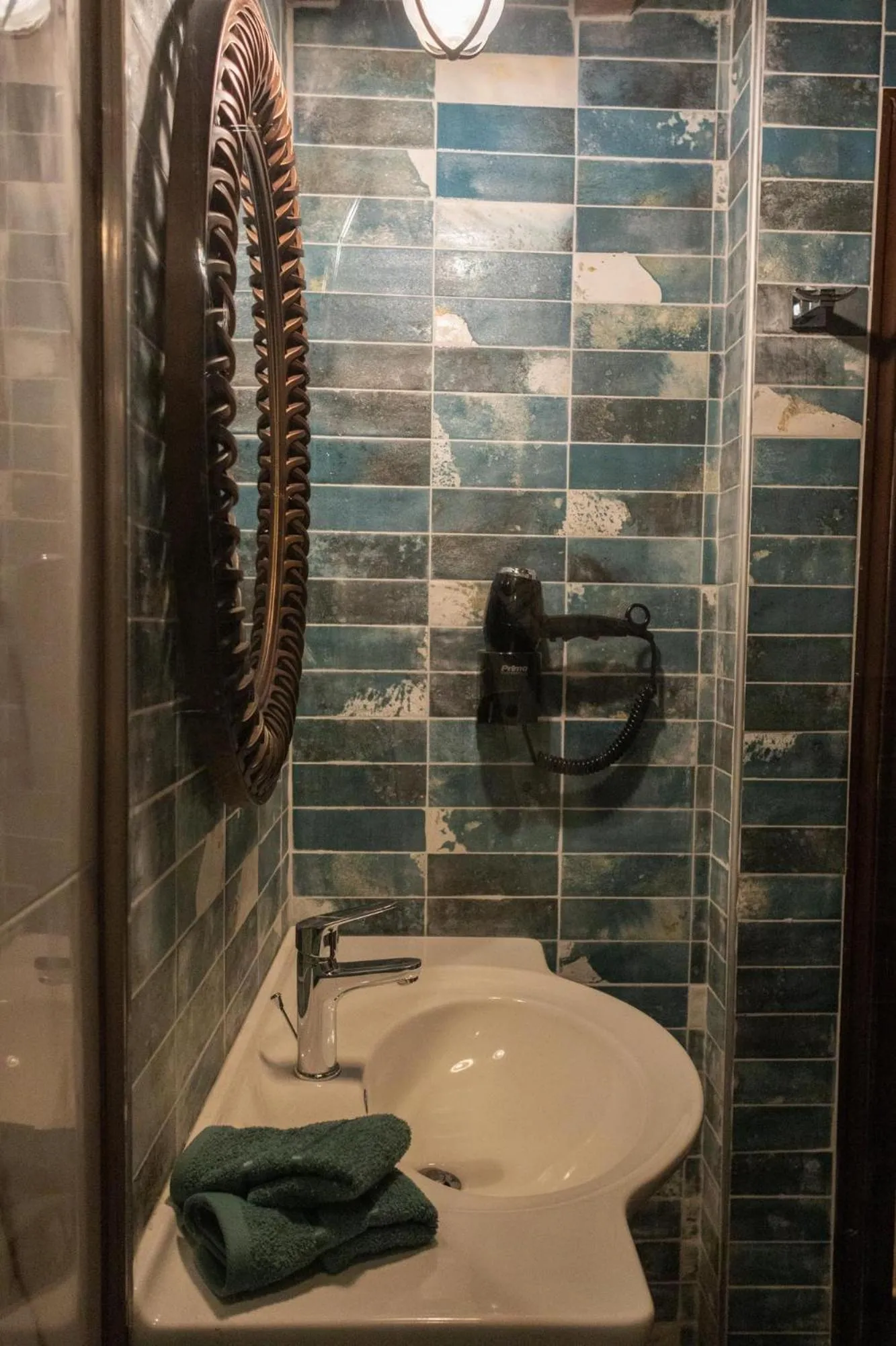 Toilet in April Medieval Hotel