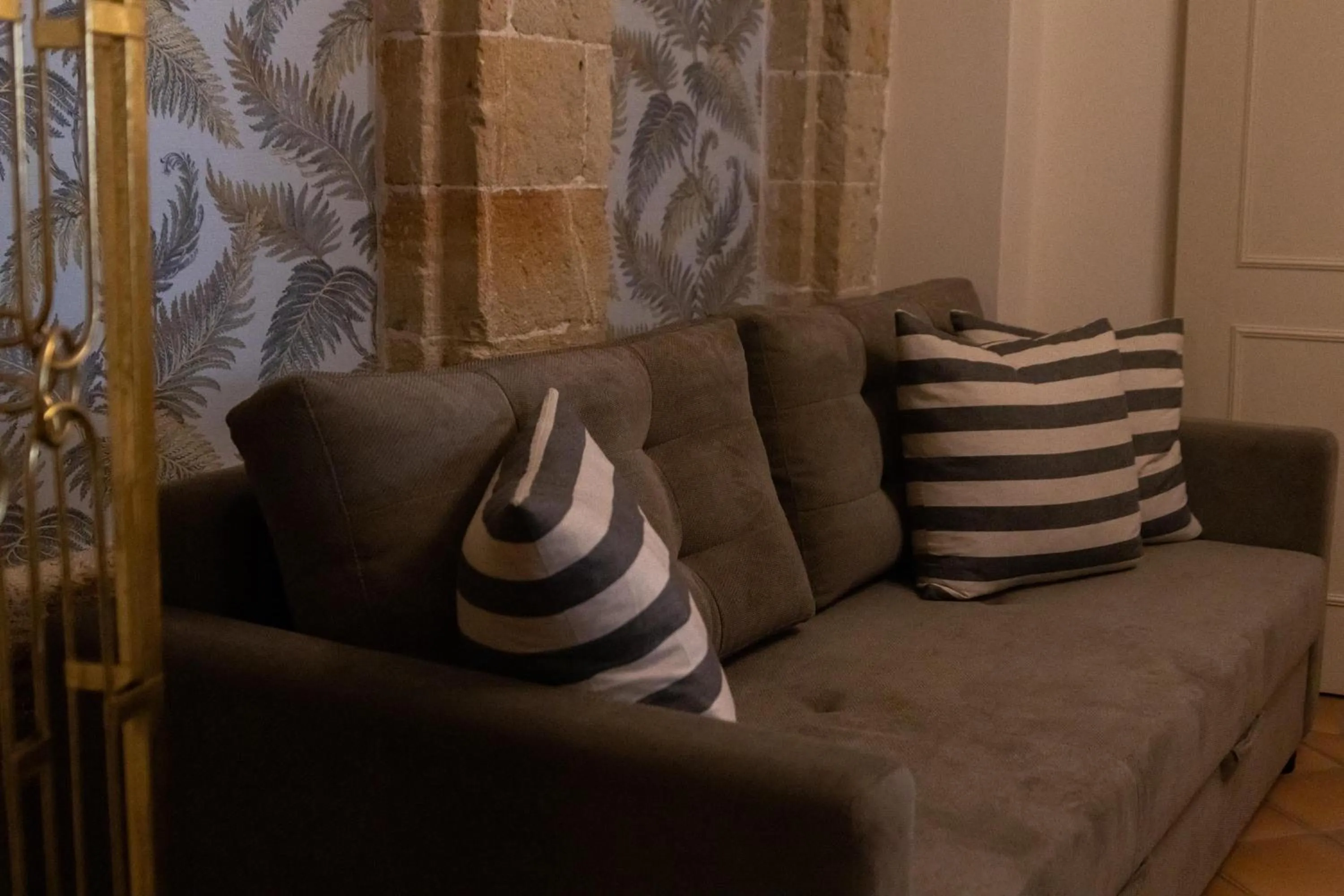 Living room in April Medieval Hotel