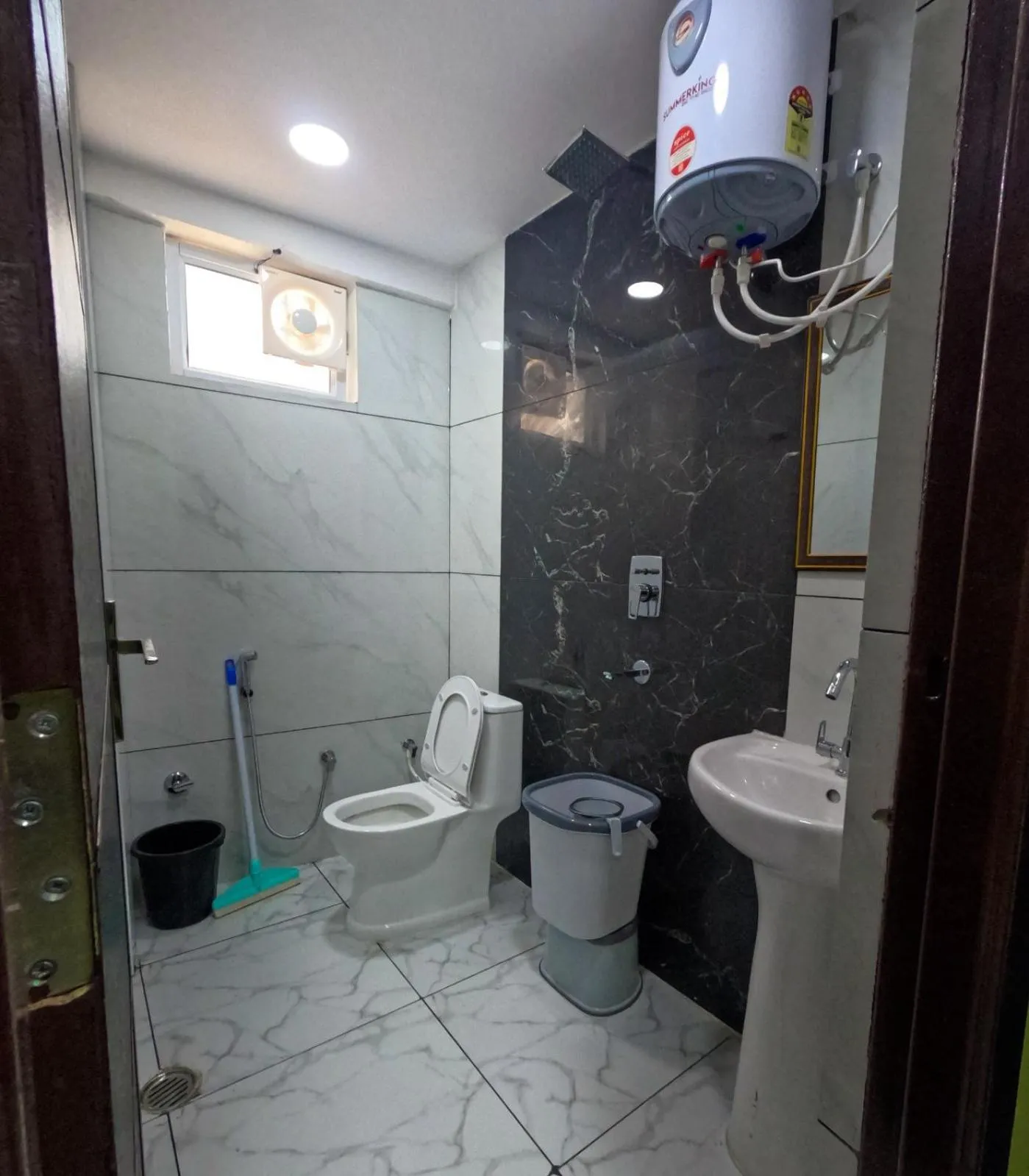 Toilet in Hotel Aastha Height