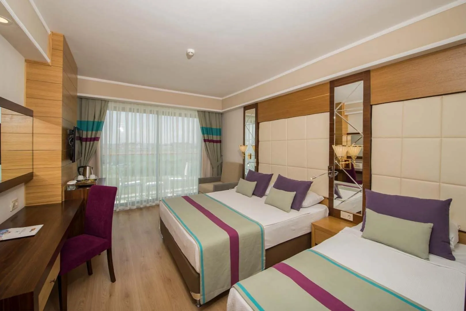 Bed in Dream World Aqua