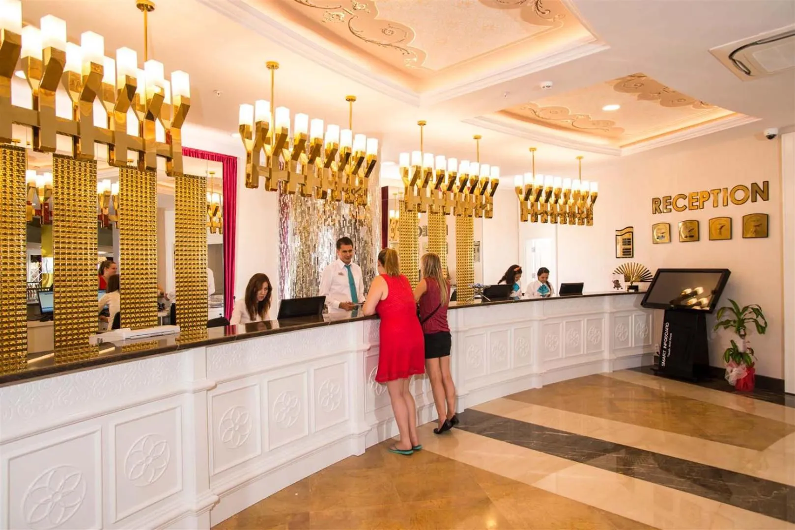 Staff in Dream World Aqua