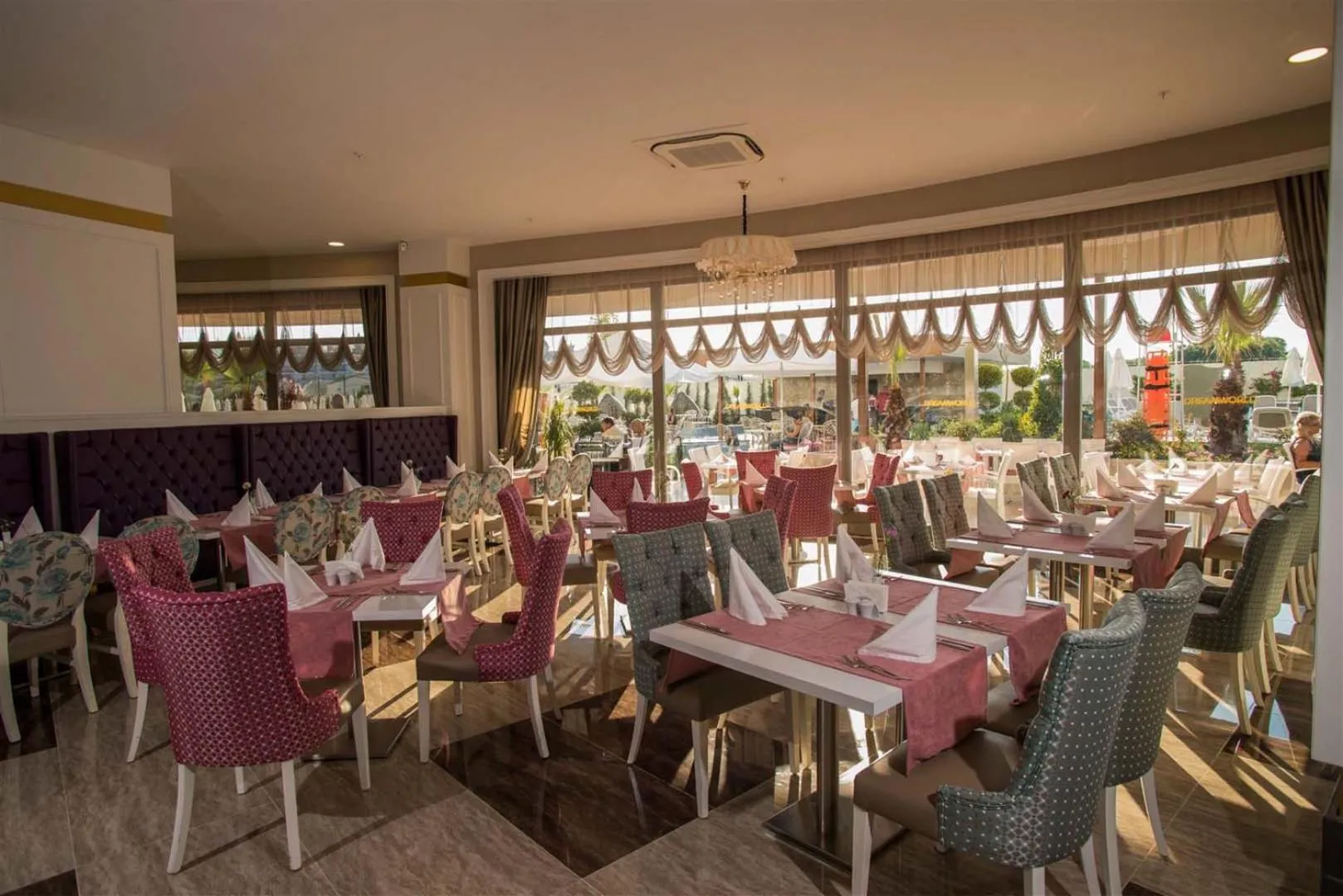 Restaurant/places to eat in Dream World Aqua