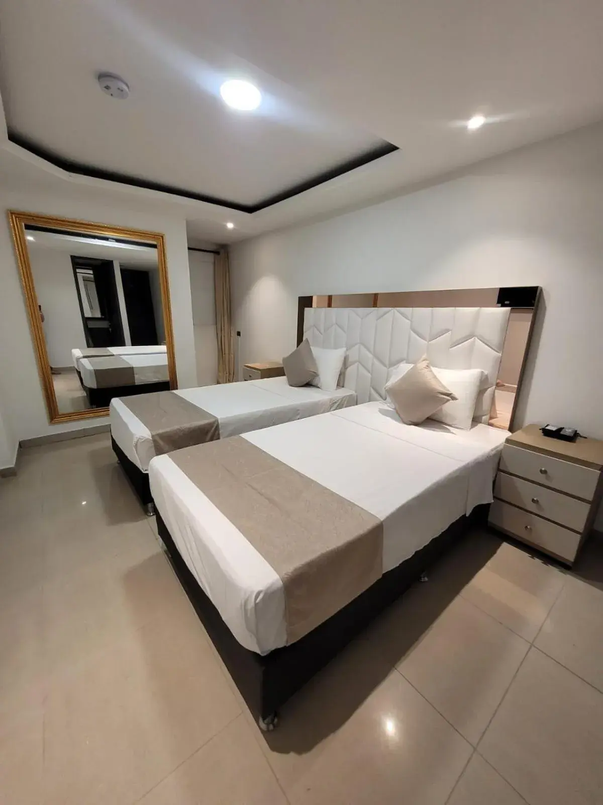 Twin Room in Hotel Med 33 Twin Room in Hotel Med 33