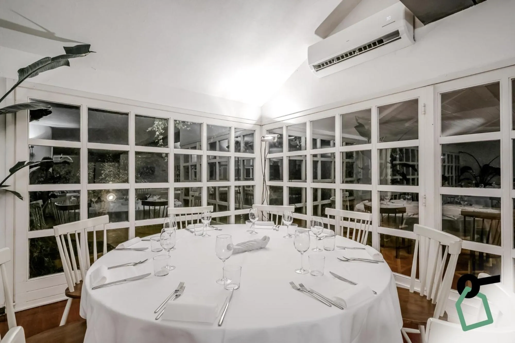 Restaurant/places to eat in HOTIDAY Room Collection - Sarzana