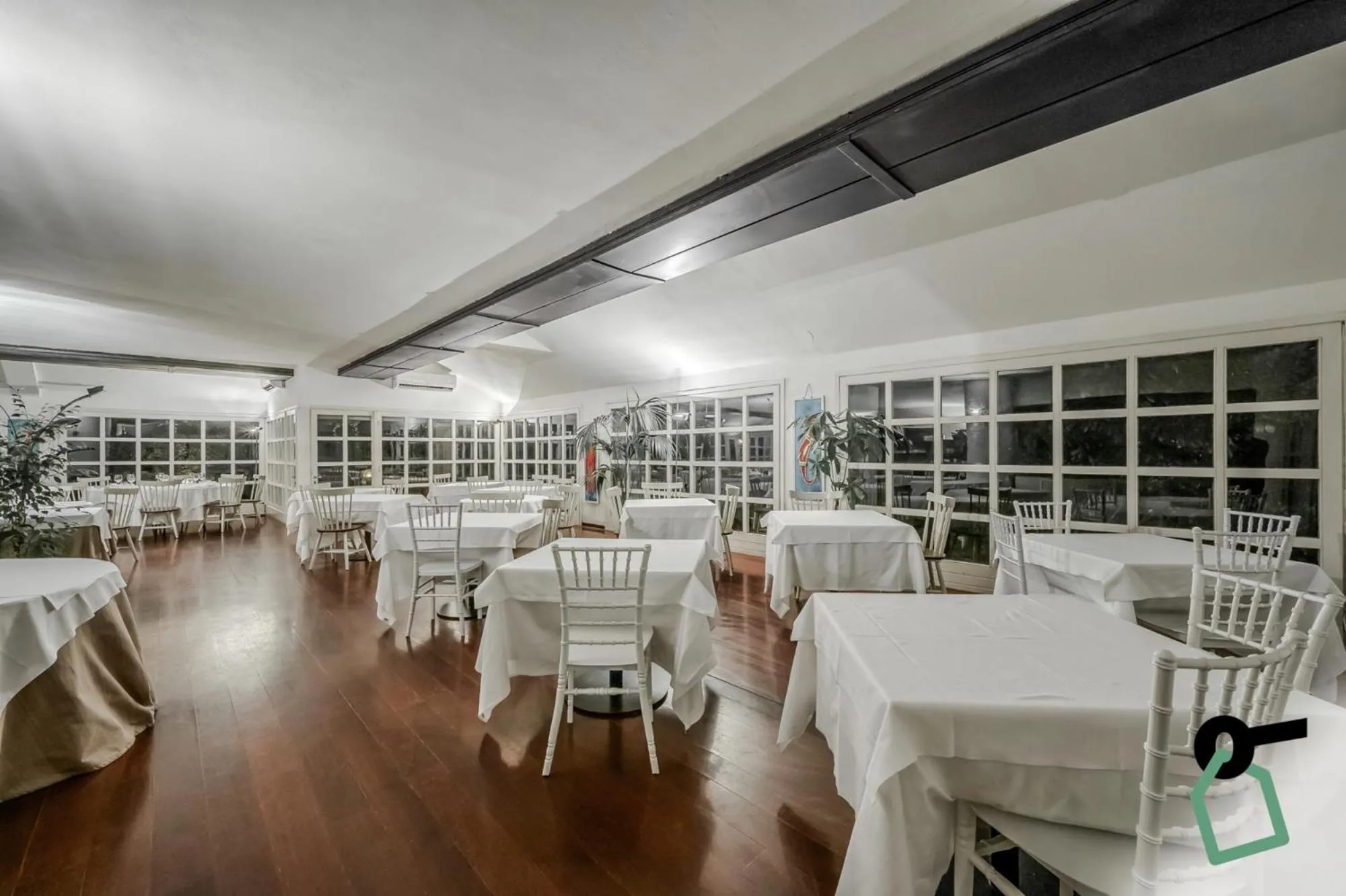 Restaurant/places to eat in HOTIDAY Room Collection - Sarzana