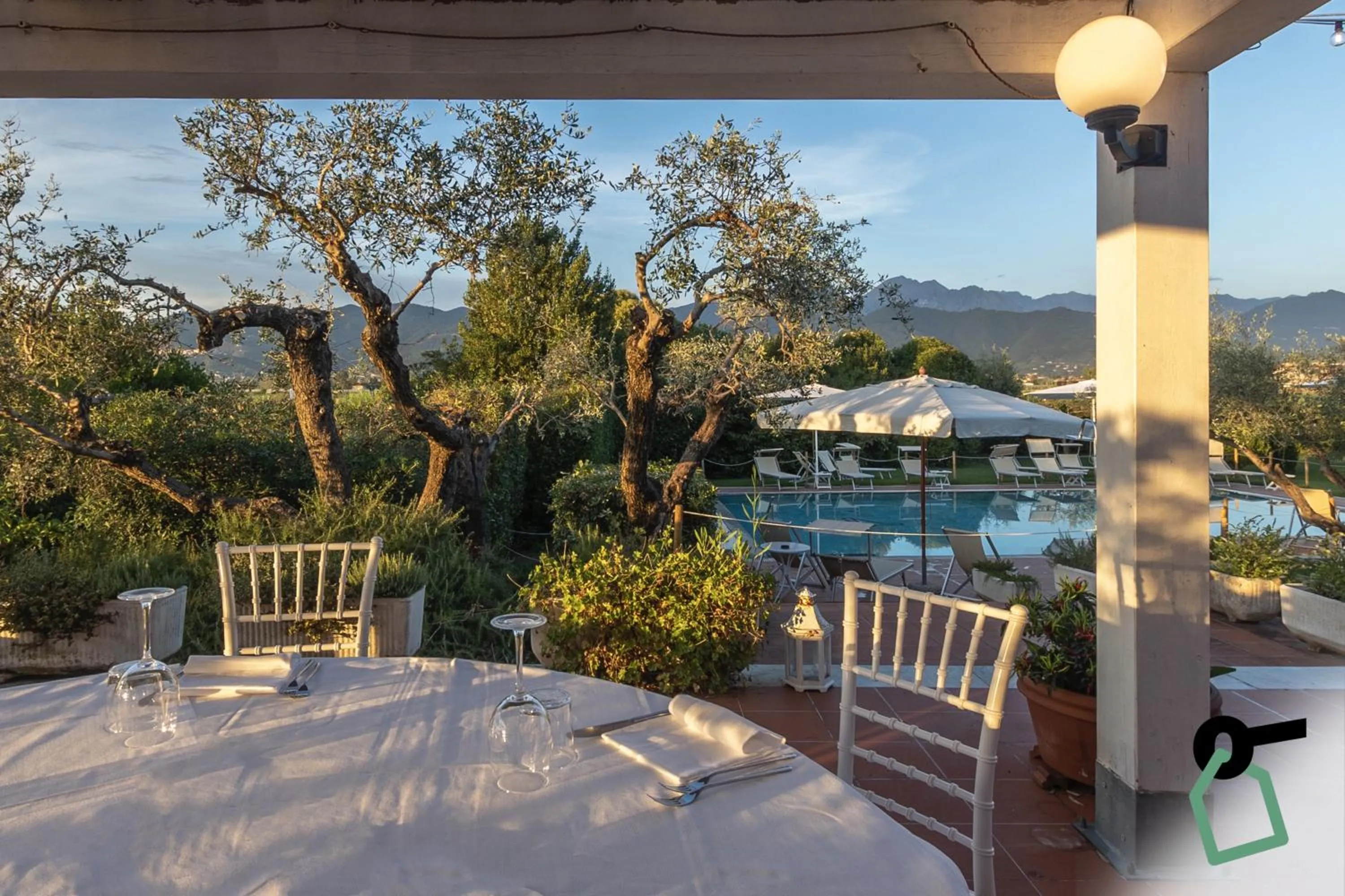 Restaurant/places to eat in HOTIDAY Room Collection - Sarzana