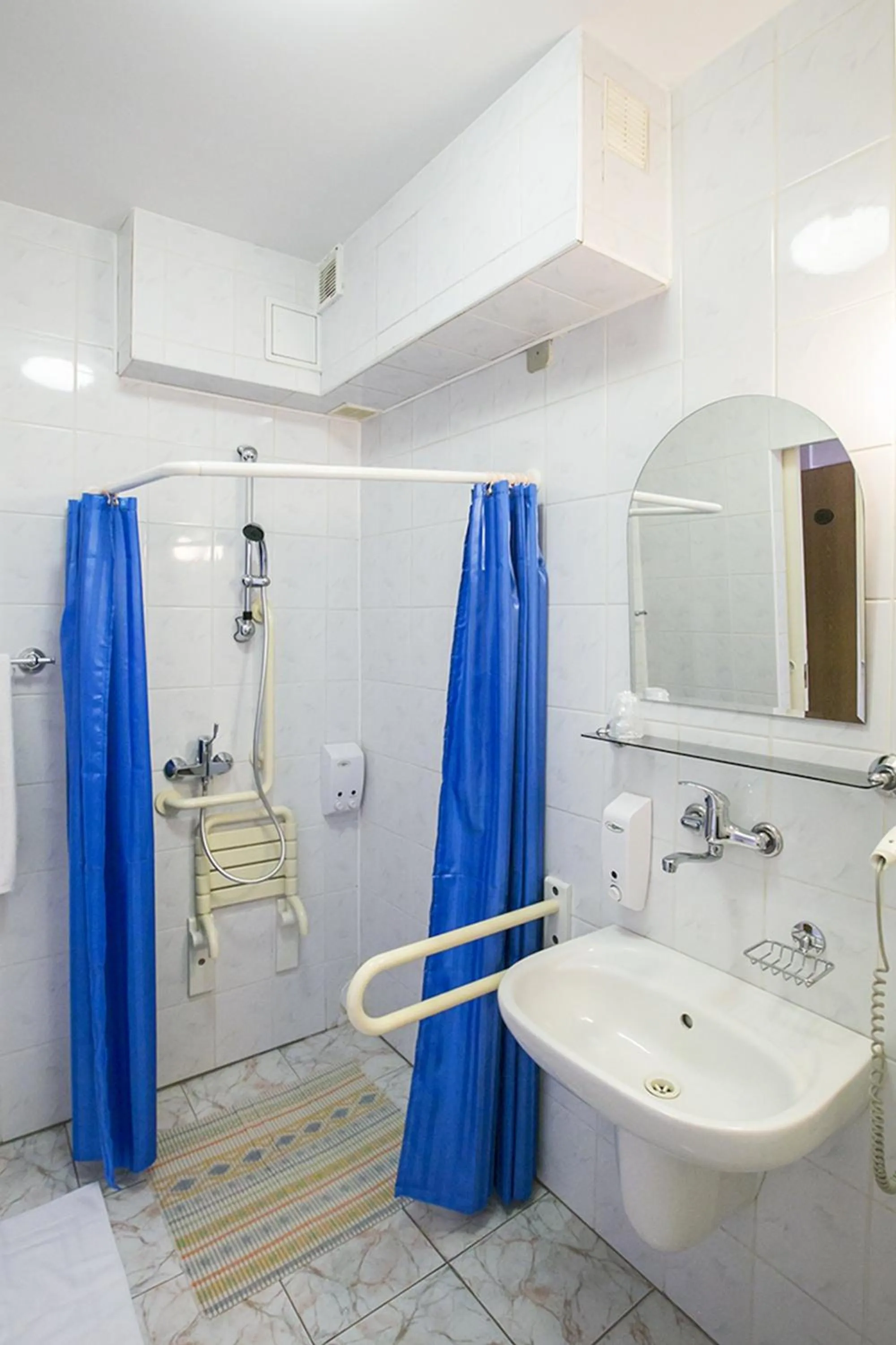 Photo of the whole room in Hotel Unibus