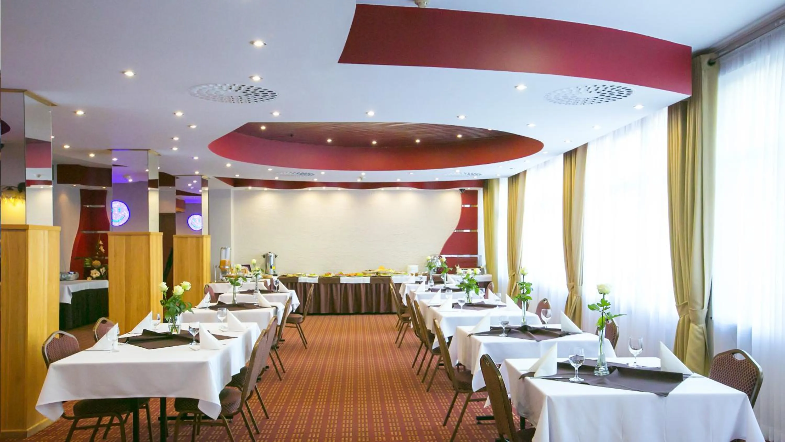 Restaurant/places to eat in Hotel Unibus