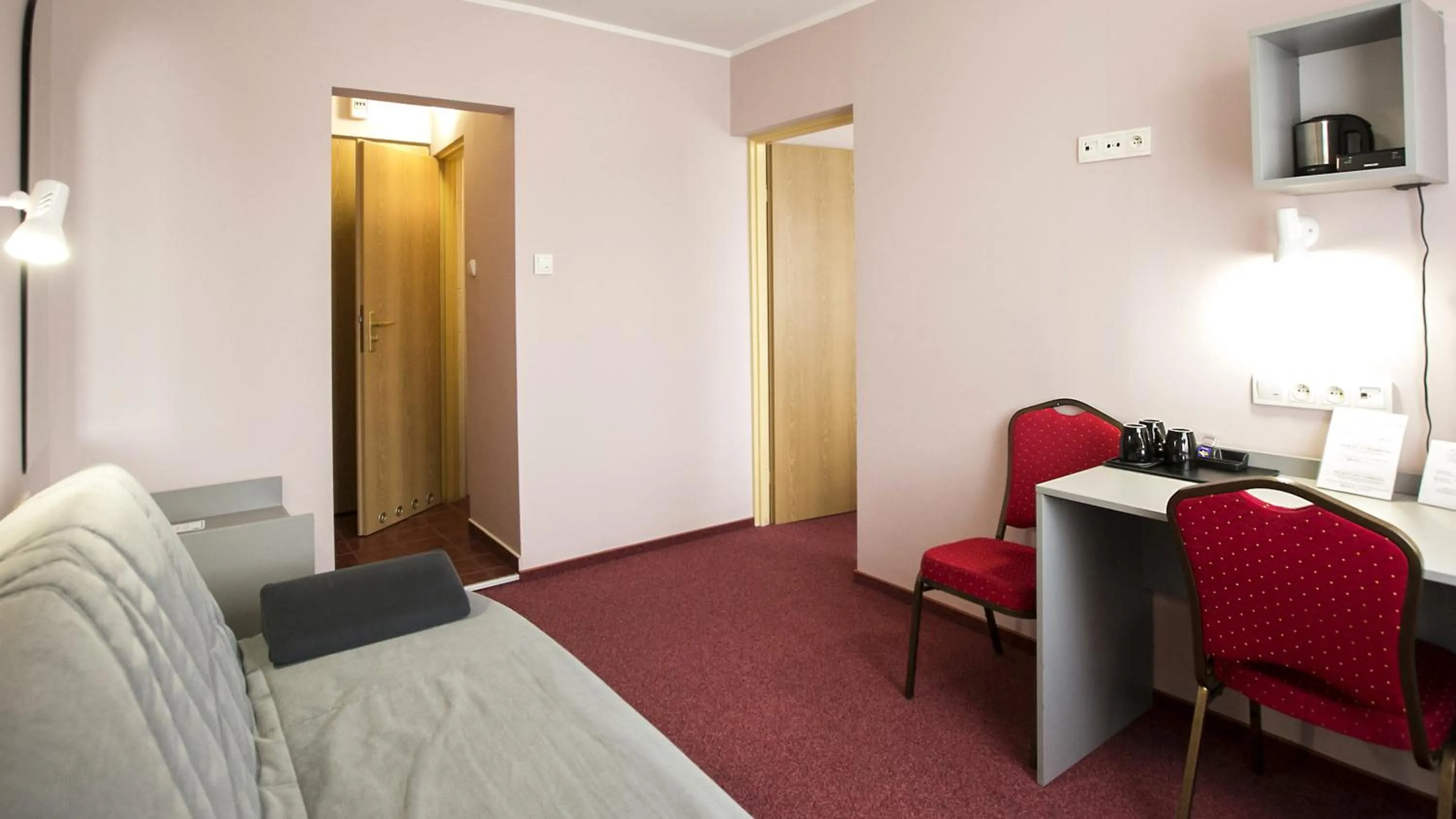 Photo of the whole room, Bed in Hotel Unibus