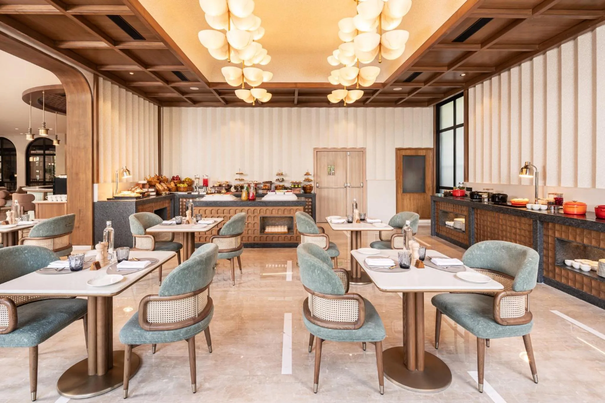 Restaurant/places to eat in Holiday Inn Gurgaon NH8 by IHG