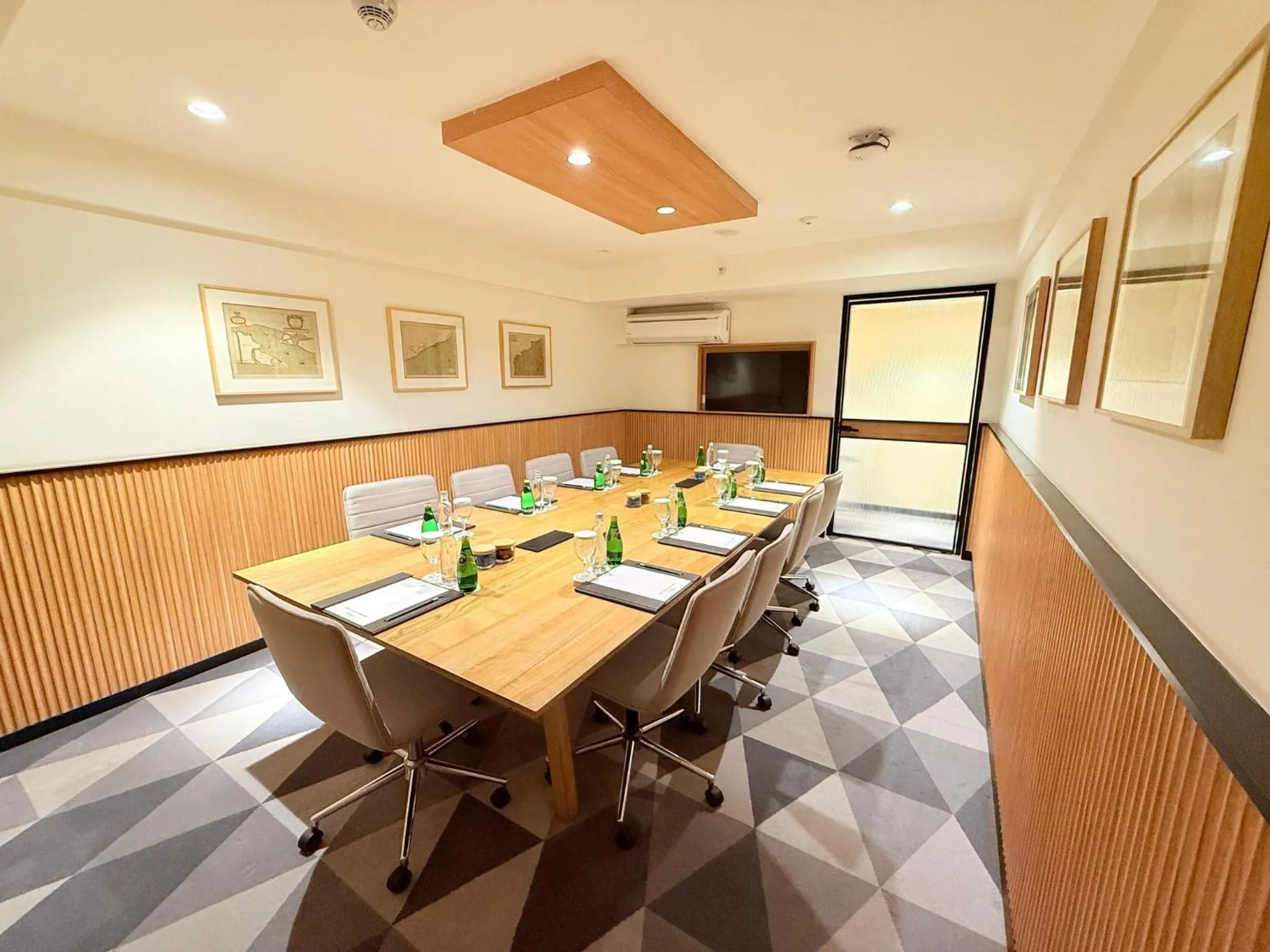 Meeting/conference room in Holiday Inn Gurgaon NH8 by IHG