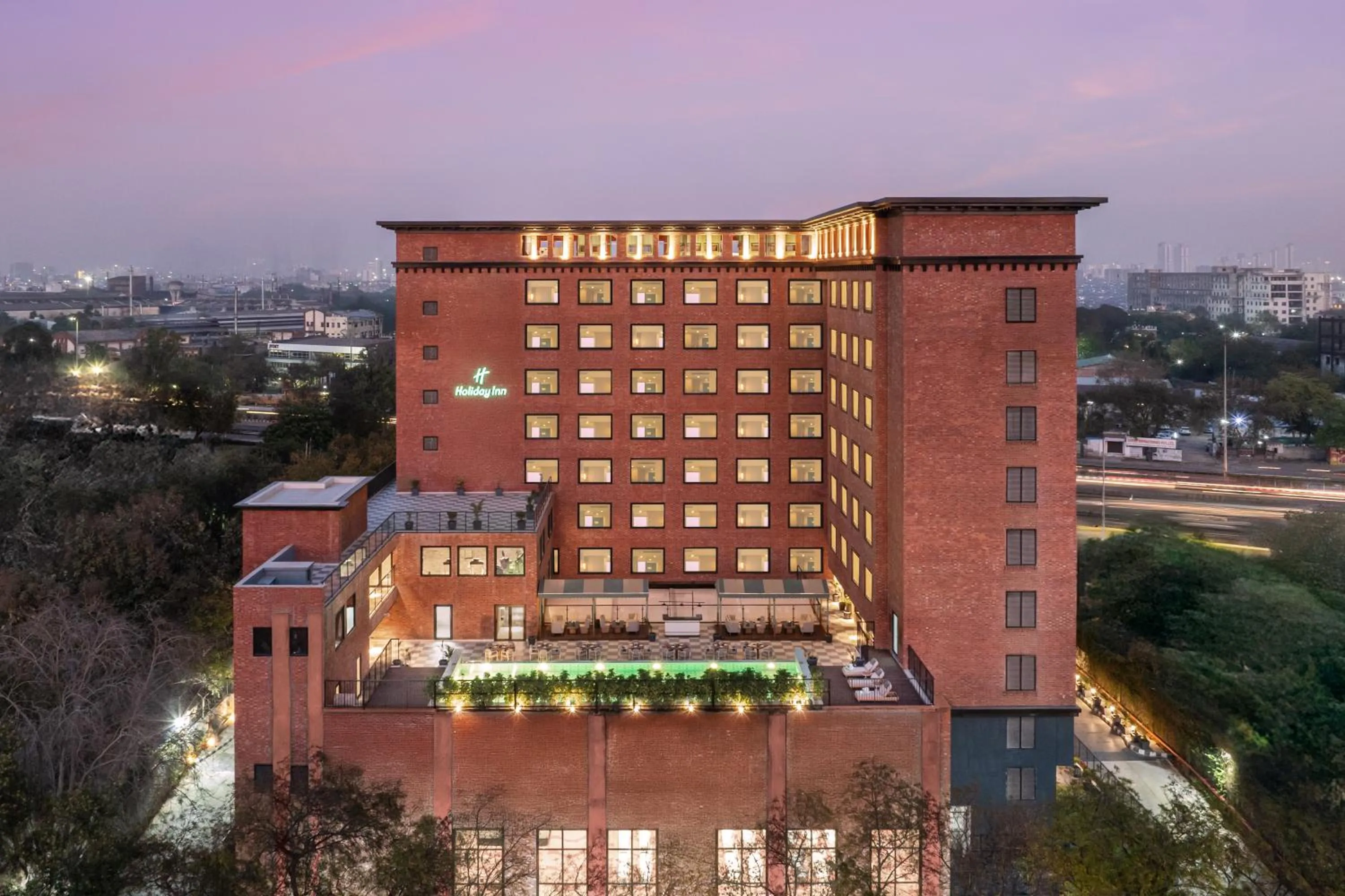 Facade/entrance in Holiday Inn Gurgaon NH8 by IHG