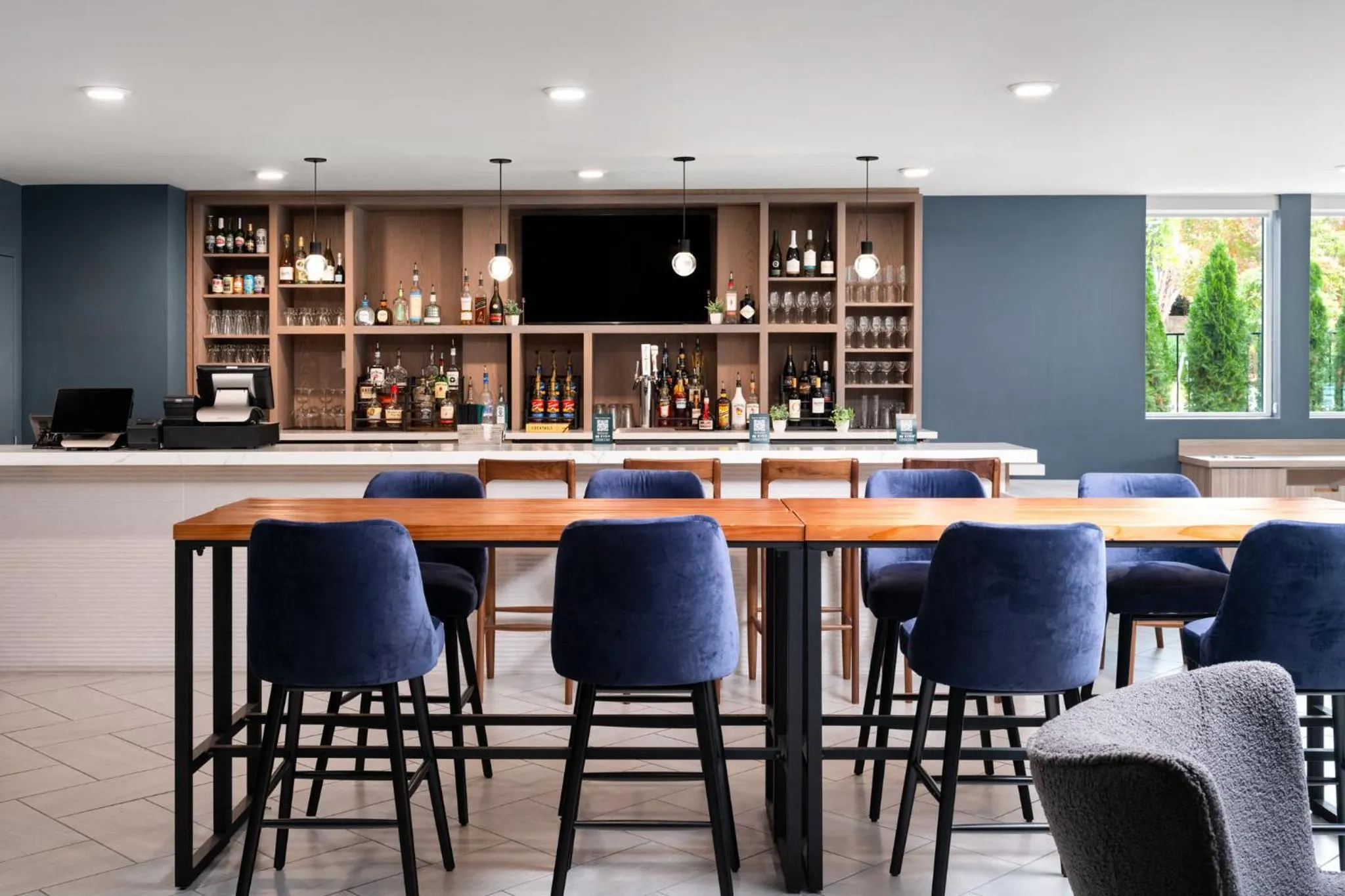 Lounge or bar in EVEN Hotel Portland - Beaverton by IHG