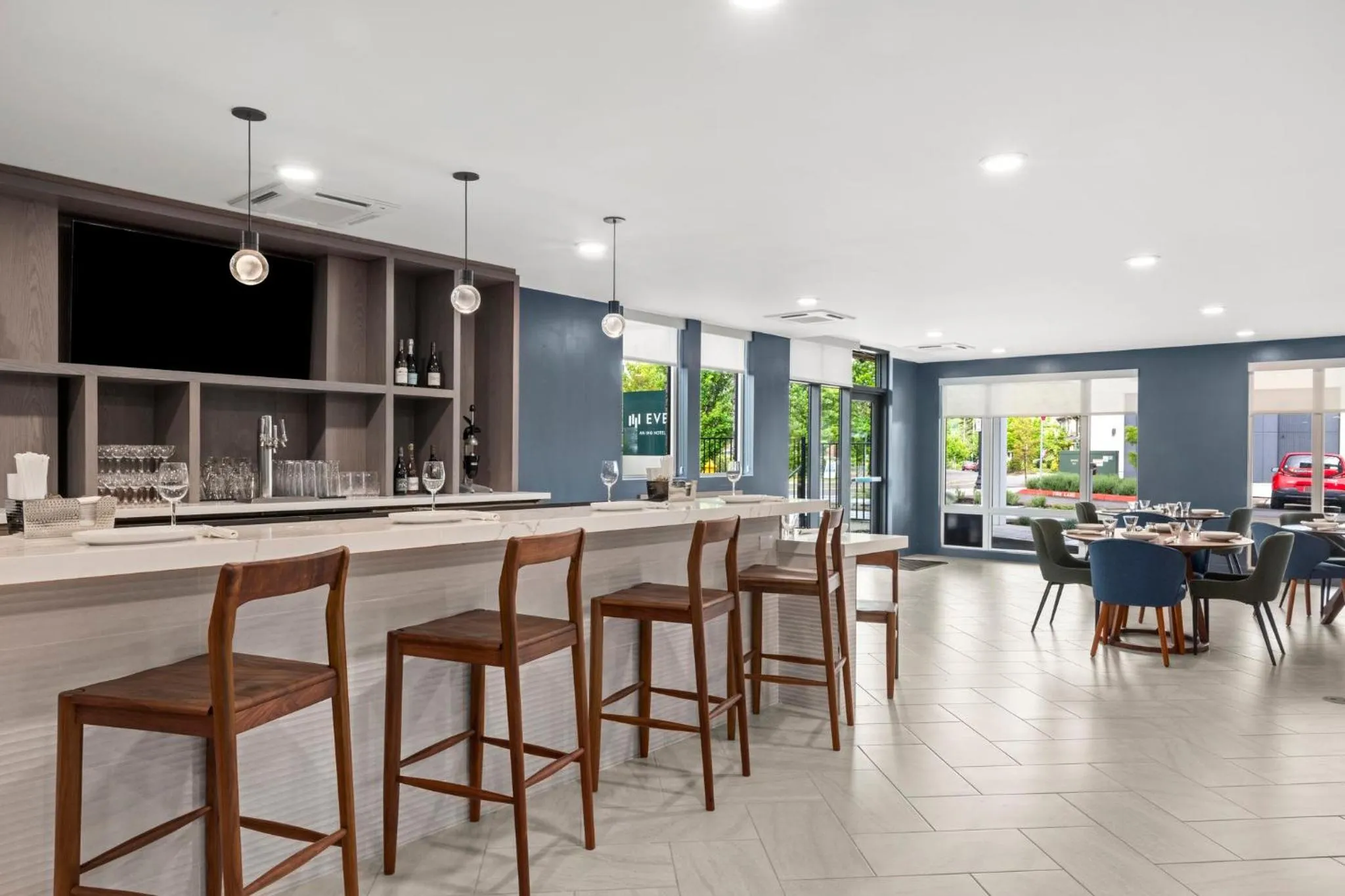 Lounge or bar in EVEN Hotel Portland - Beaverton by IHG