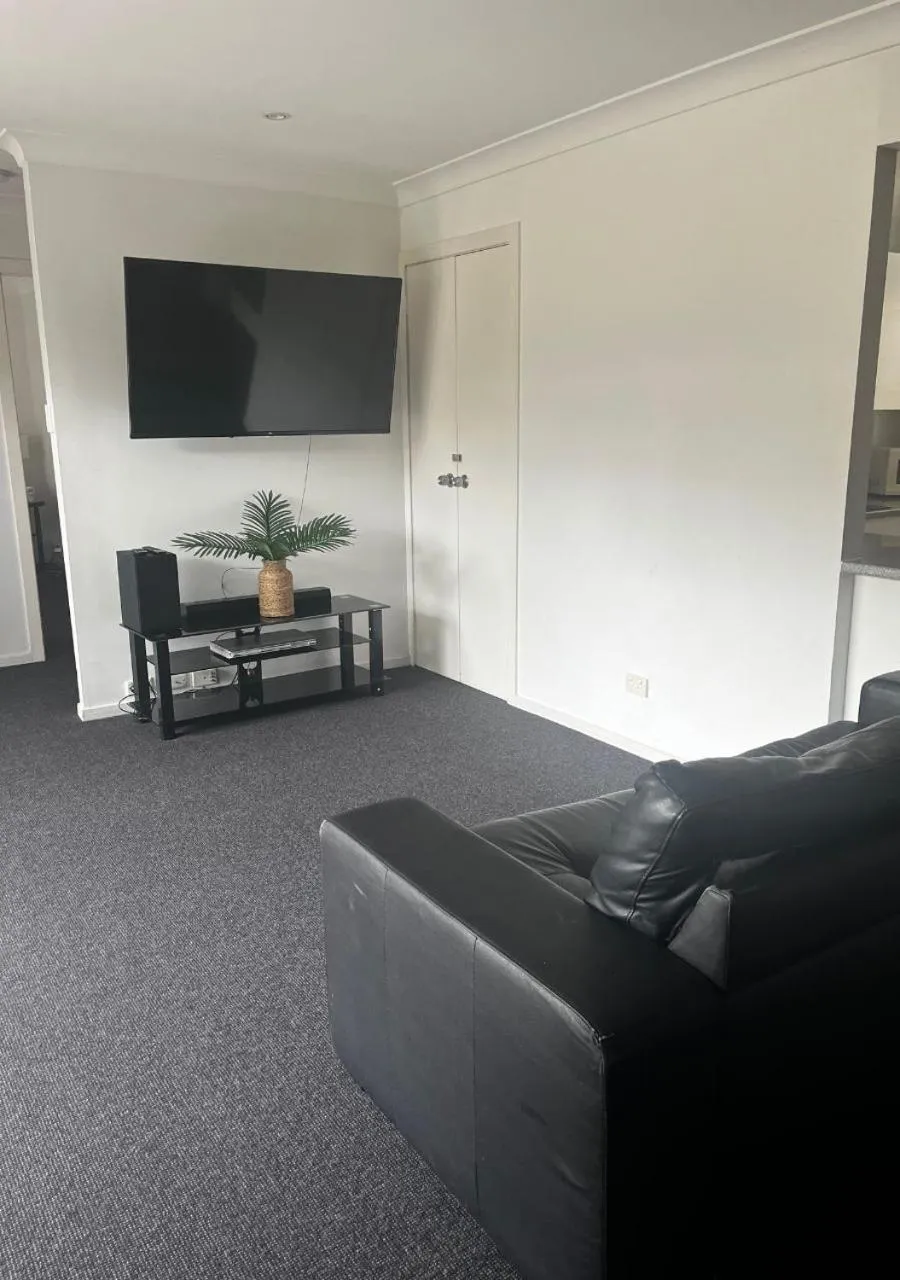 Living room in The Oaks Hotel Motel