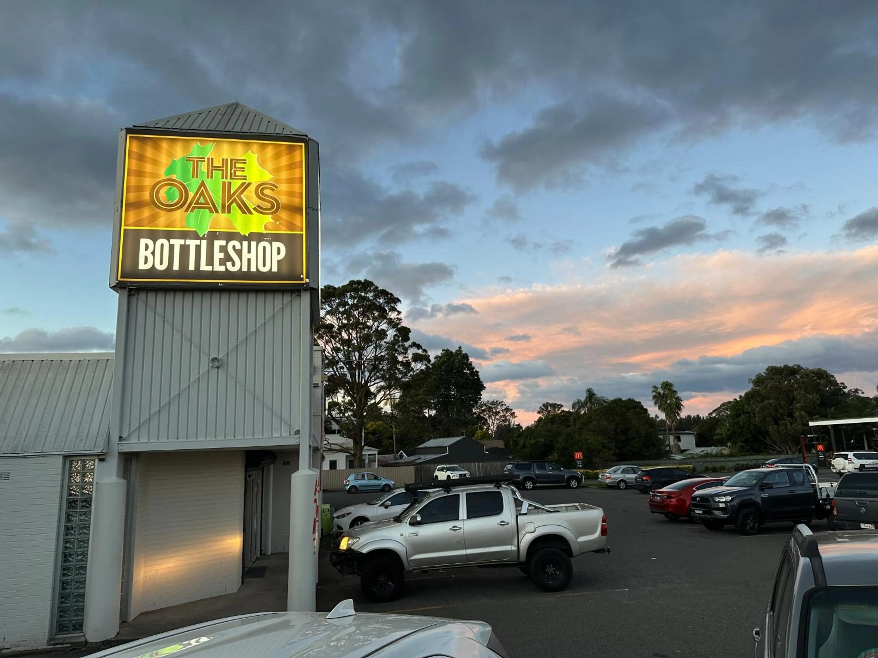 Parking in The Oaks Hotel Motel