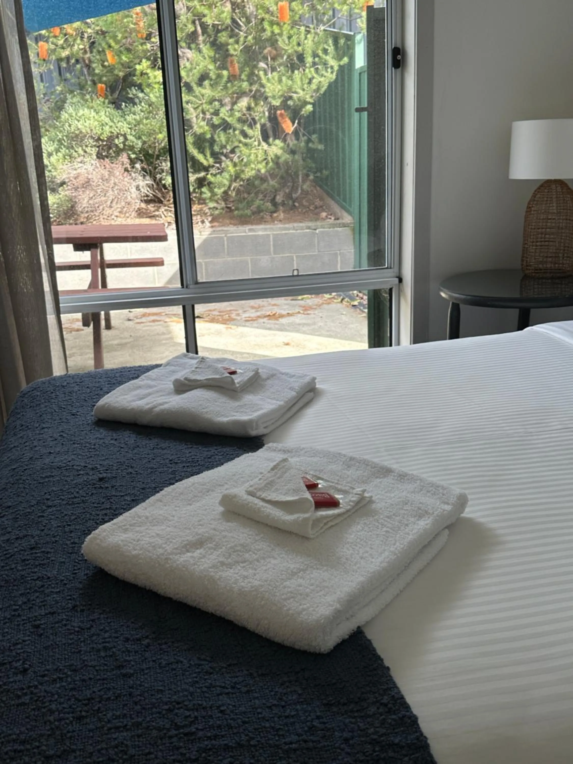 Bedroom, Bed in The Oaks Hotel Motel