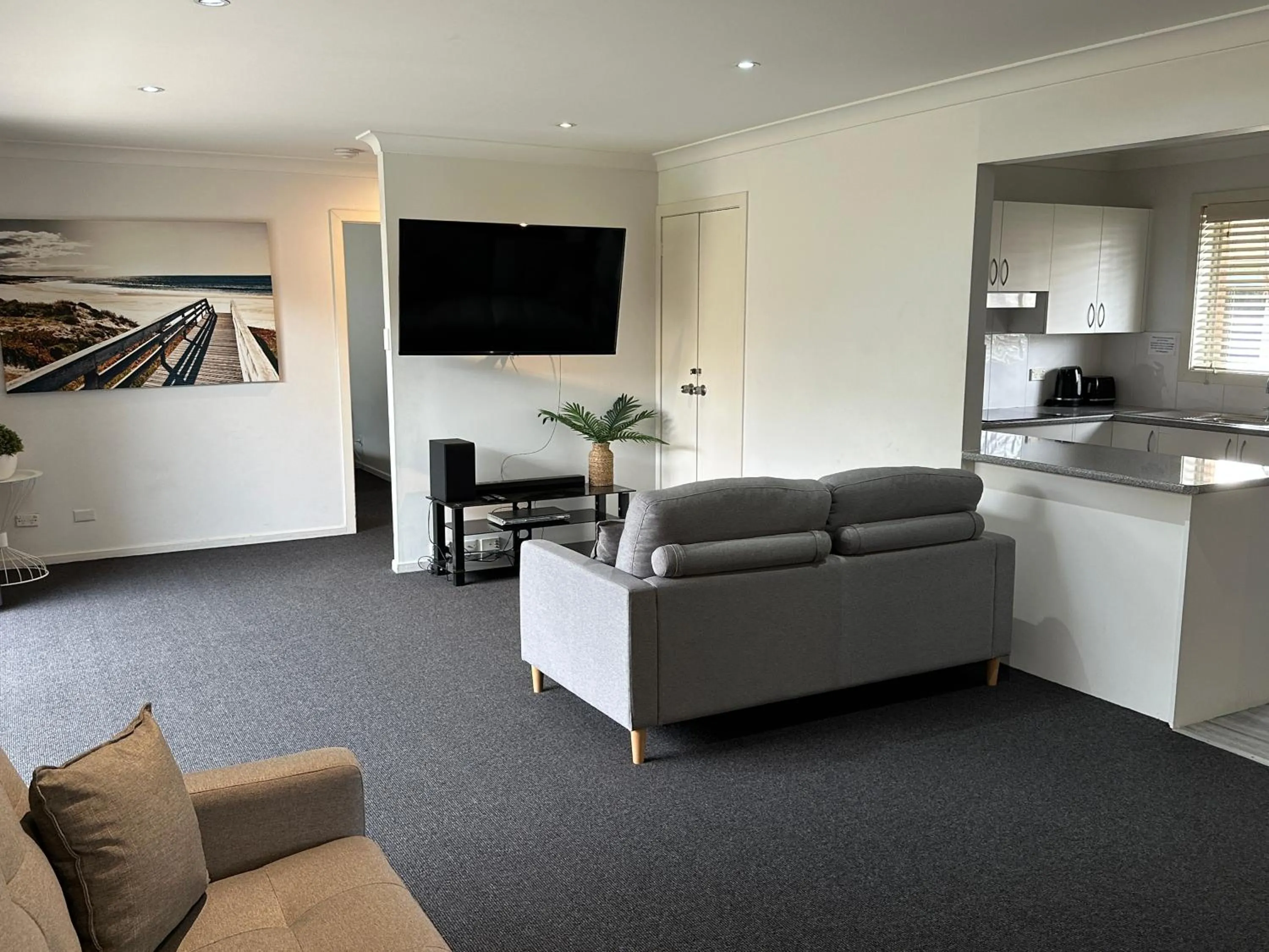 Living room in The Oaks Hotel Motel